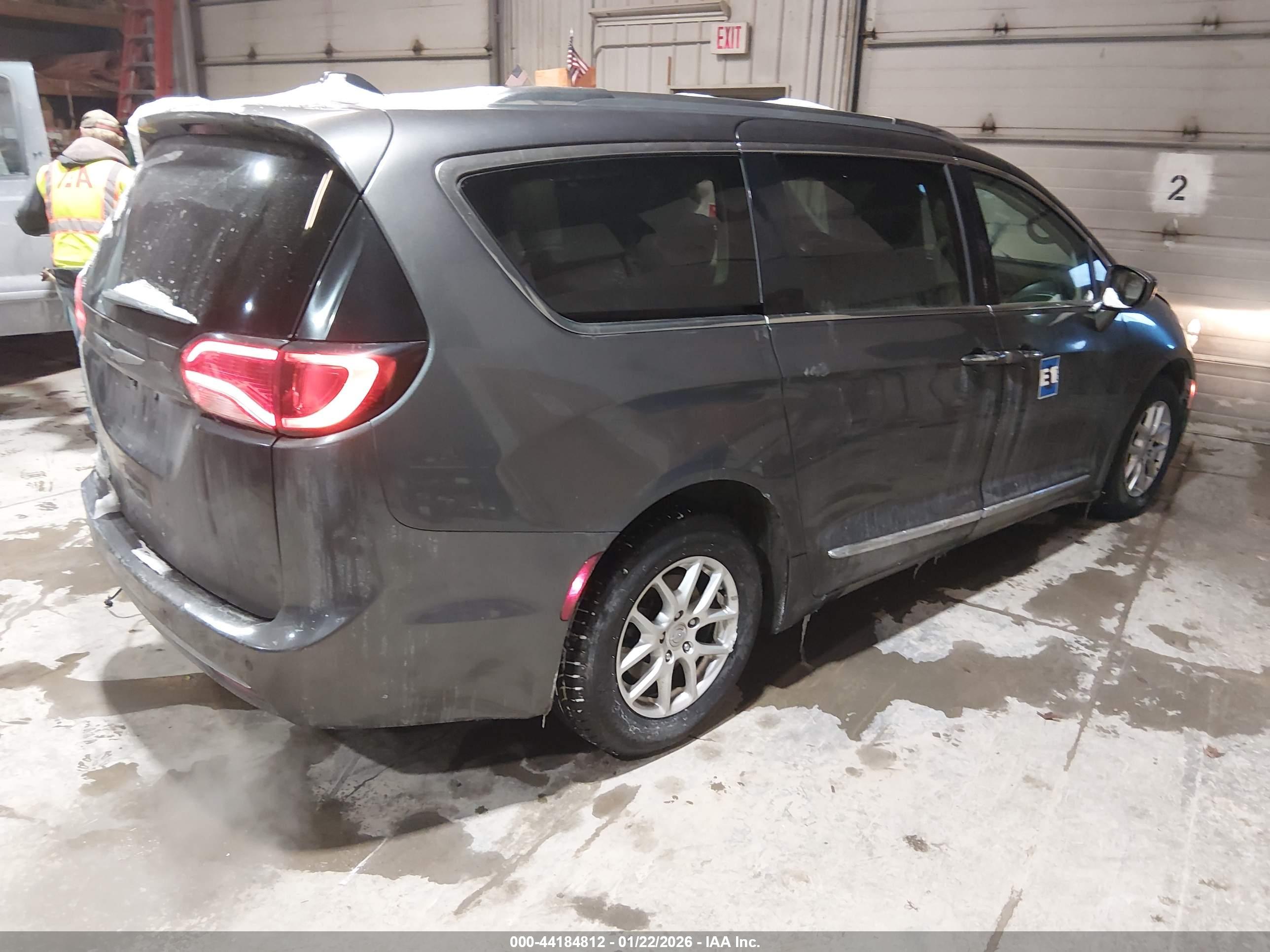 CHRYSLER PACIFICA image 4