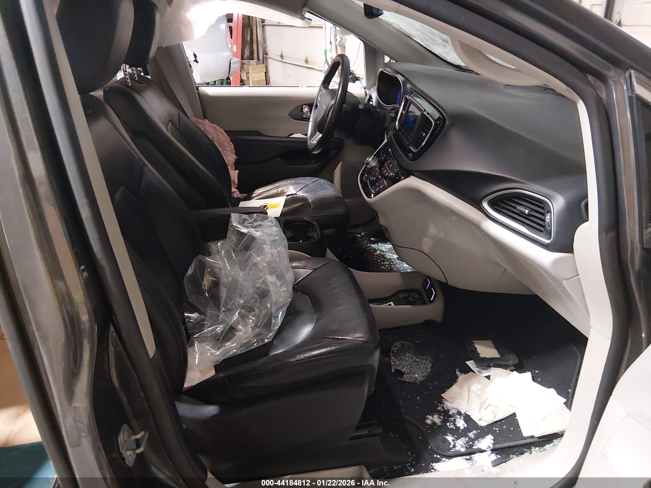 CHRYSLER PACIFICA image 5