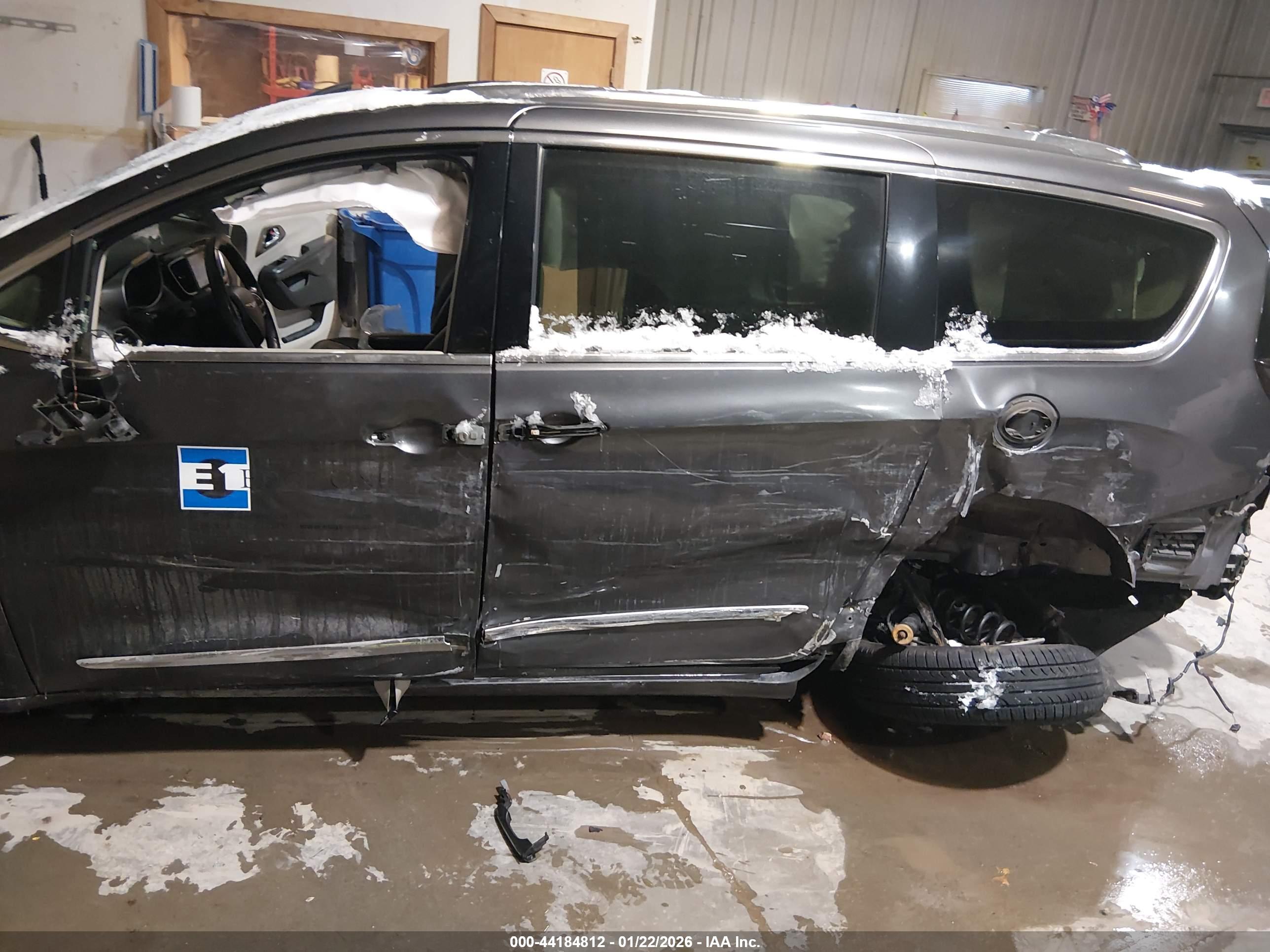 CHRYSLER PACIFICA image 6