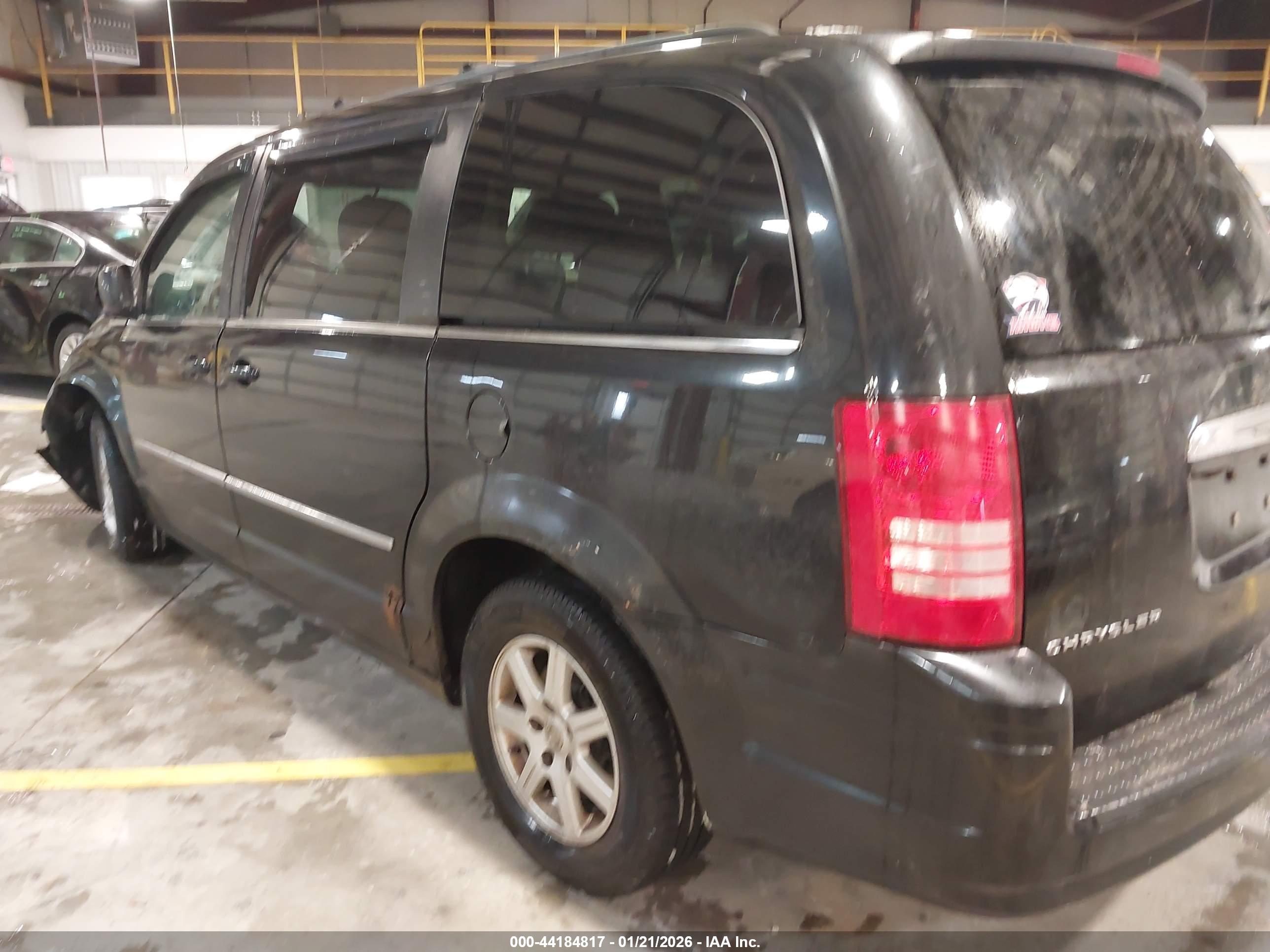 CHRYSLER TOWN image 3