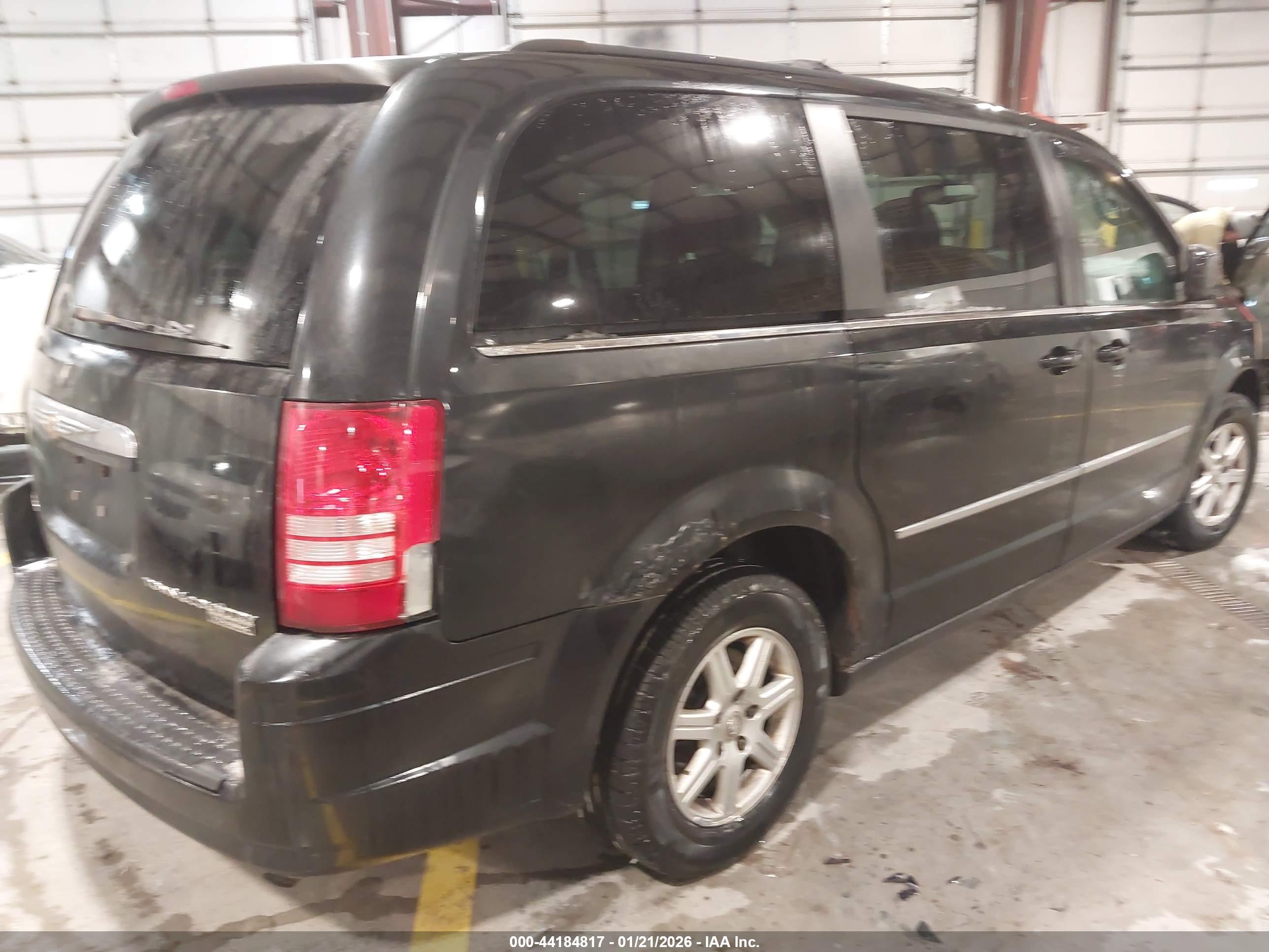 CHRYSLER TOWN image 4