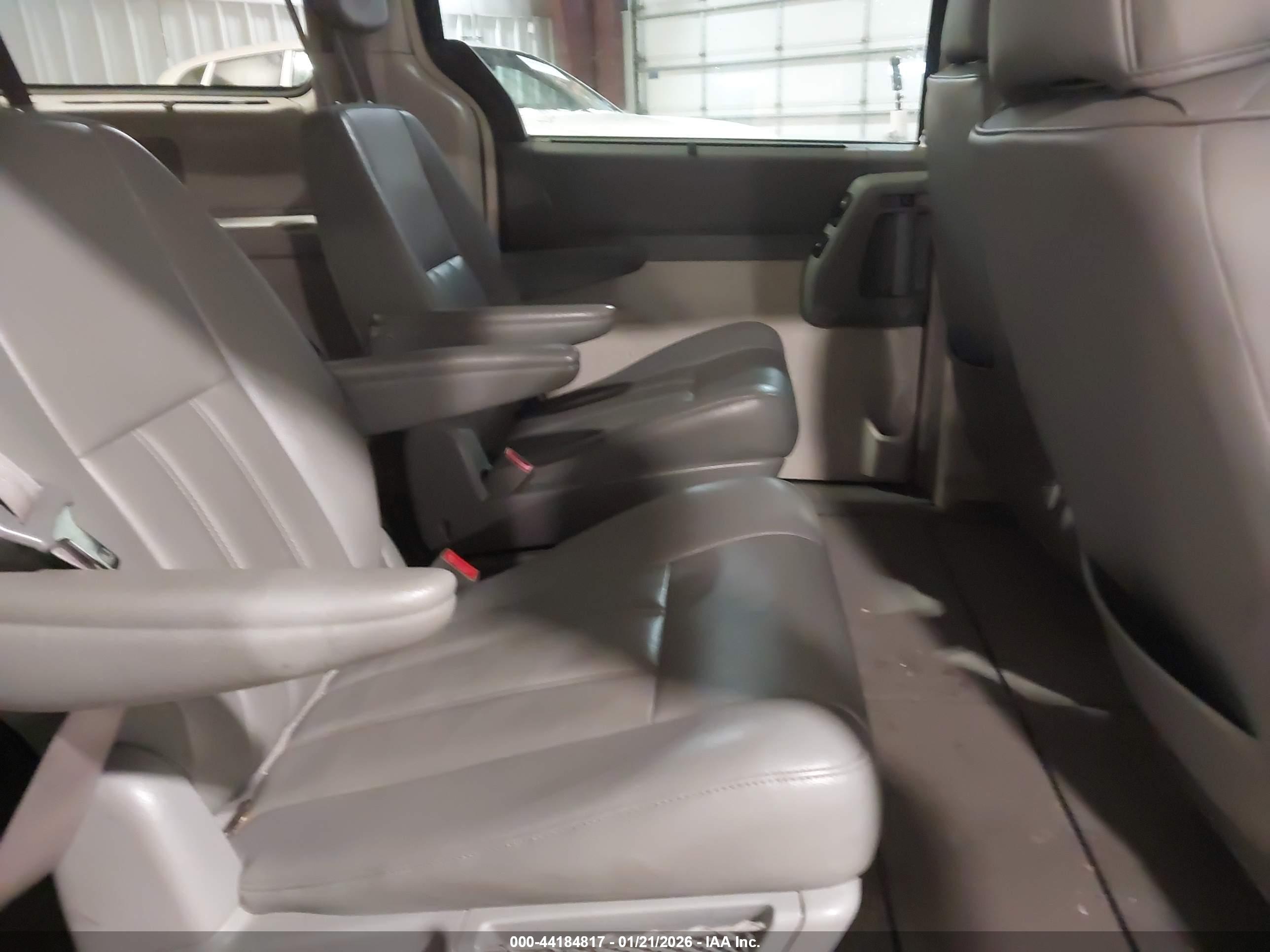 CHRYSLER TOWN image 8