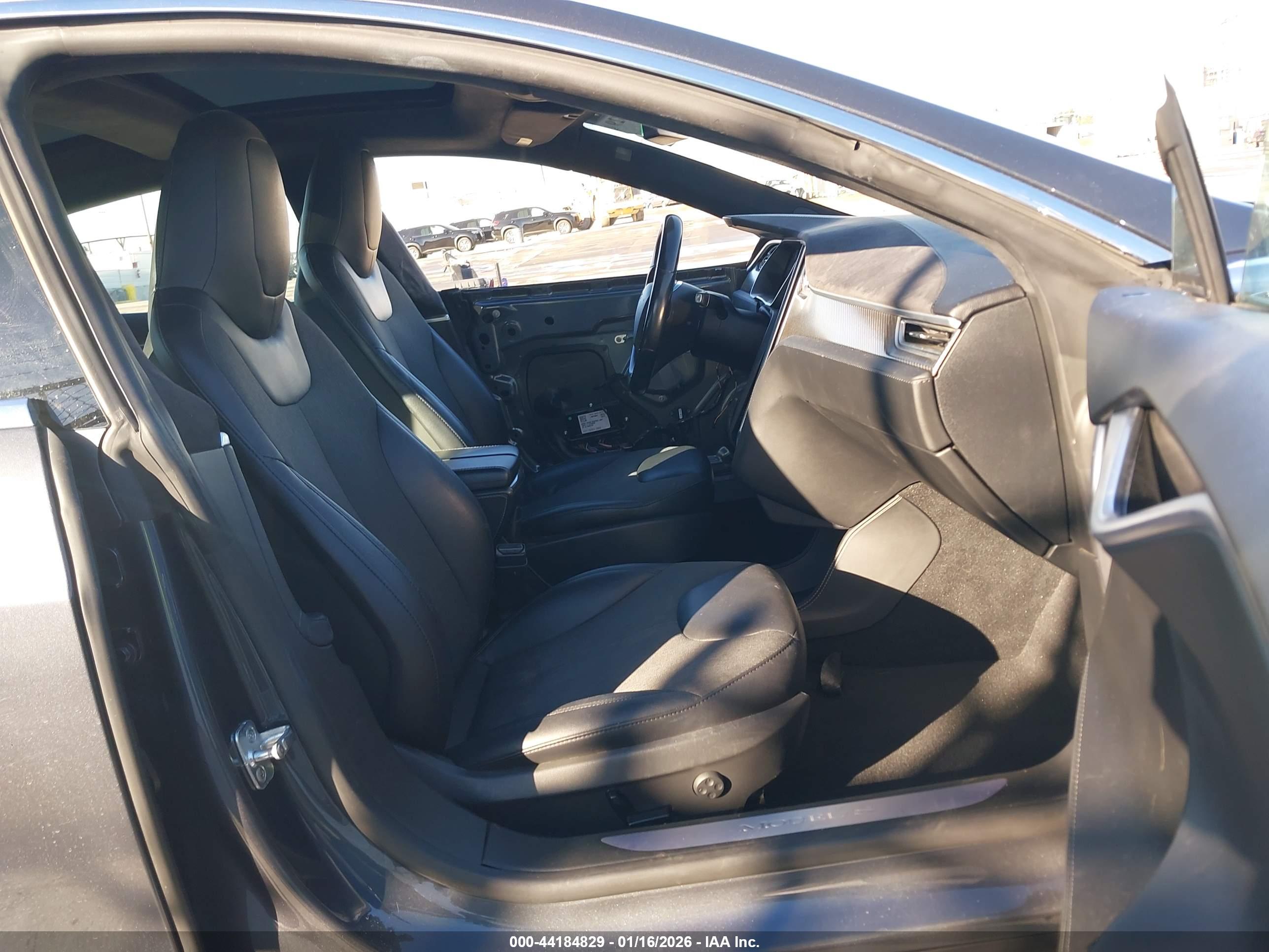TESLA MODEL image 5