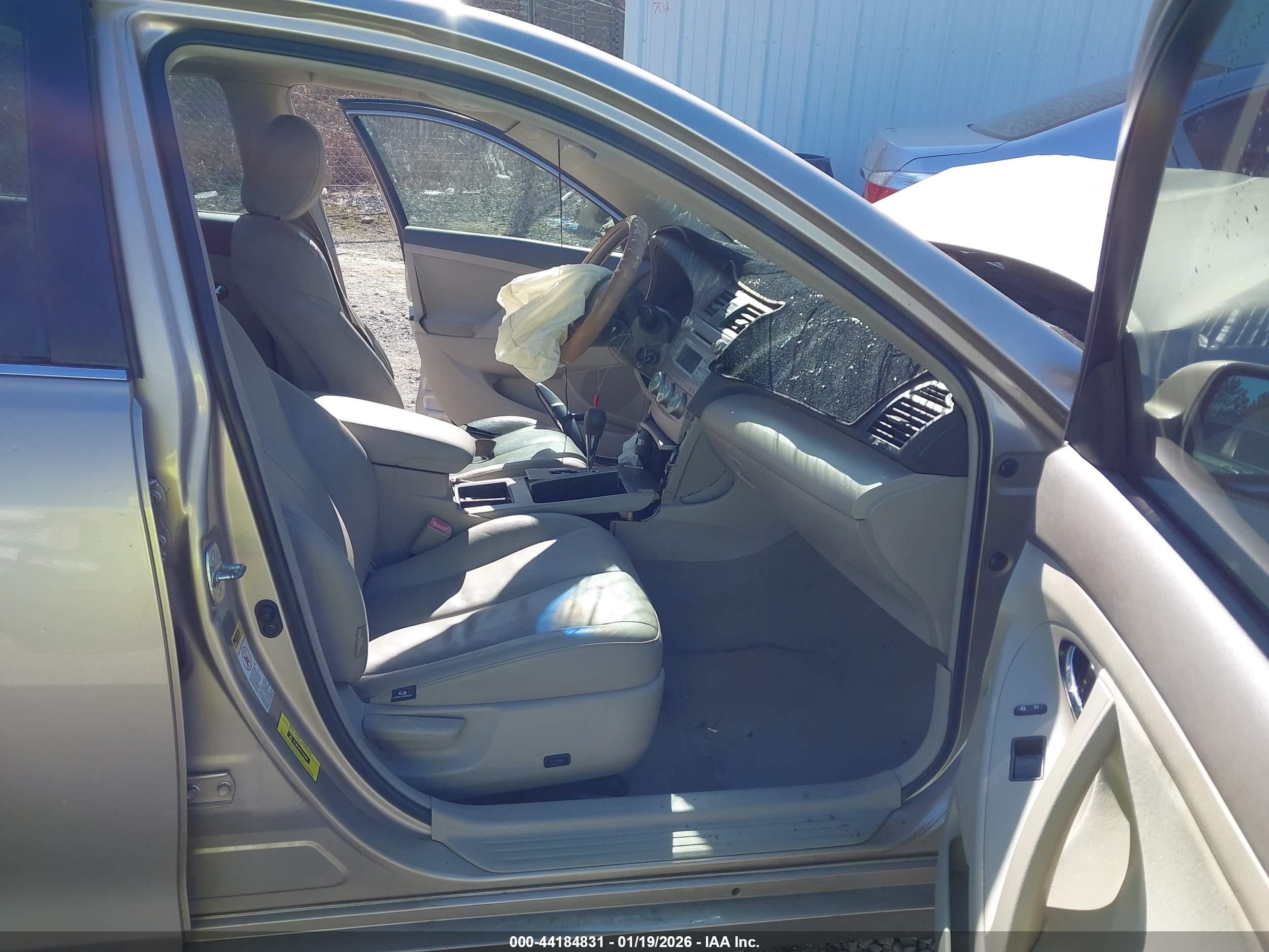 TOYOTA CAMRY image 5