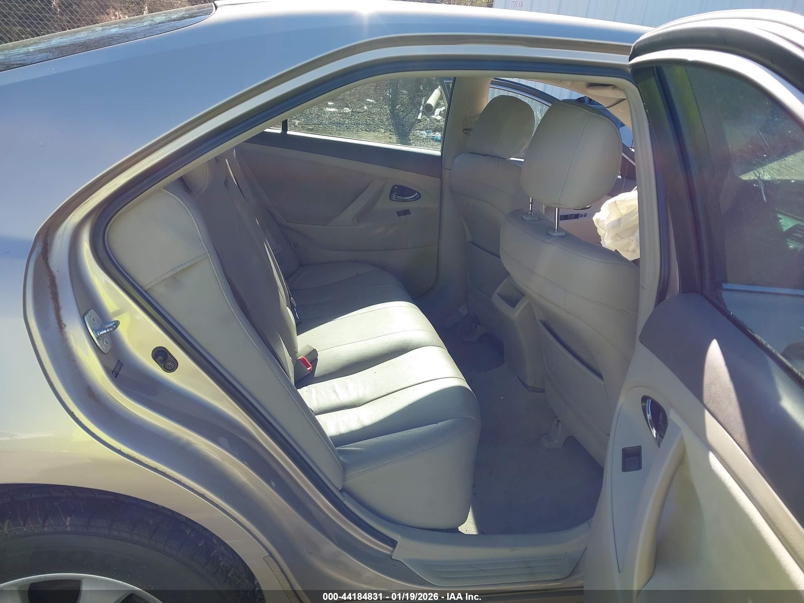 TOYOTA CAMRY image 8