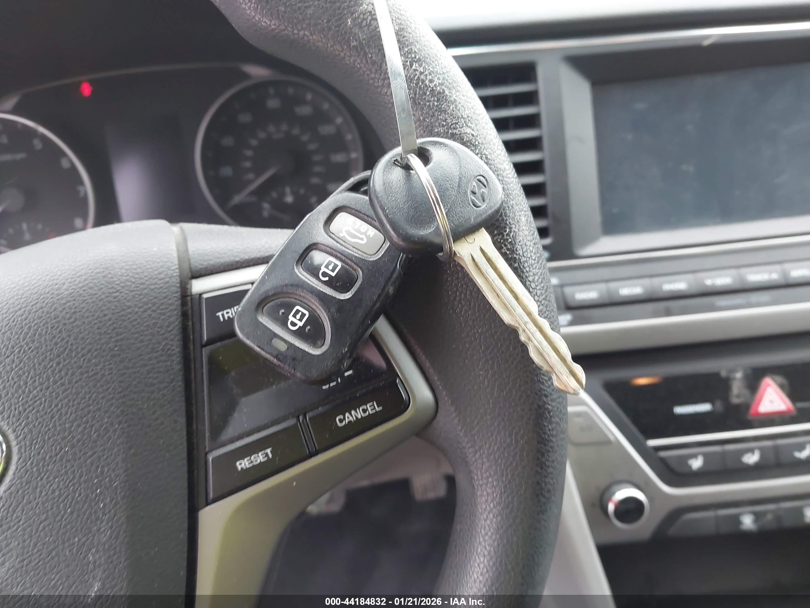 HYUNDAI ELANTRA image 11