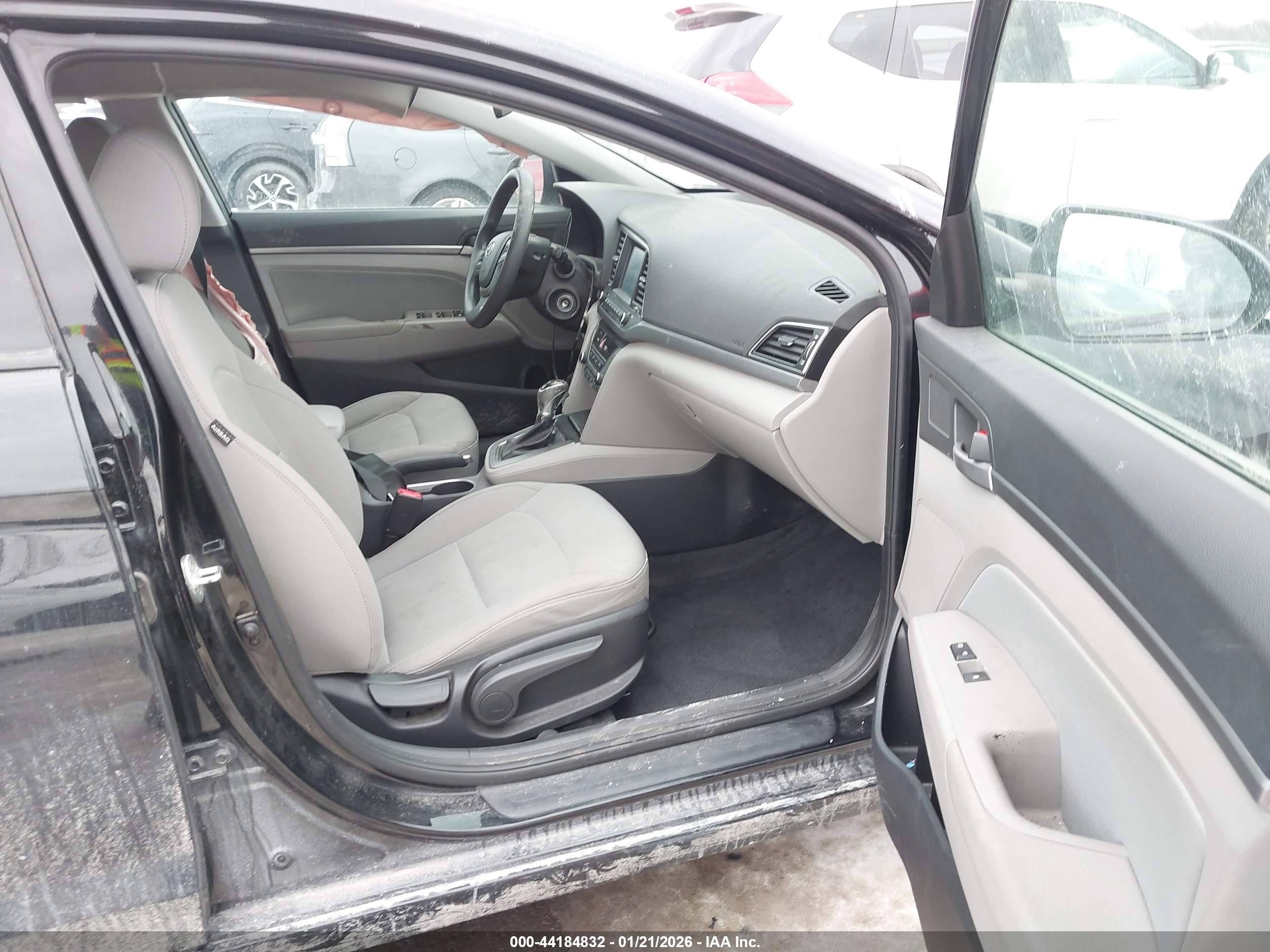 HYUNDAI ELANTRA image 5