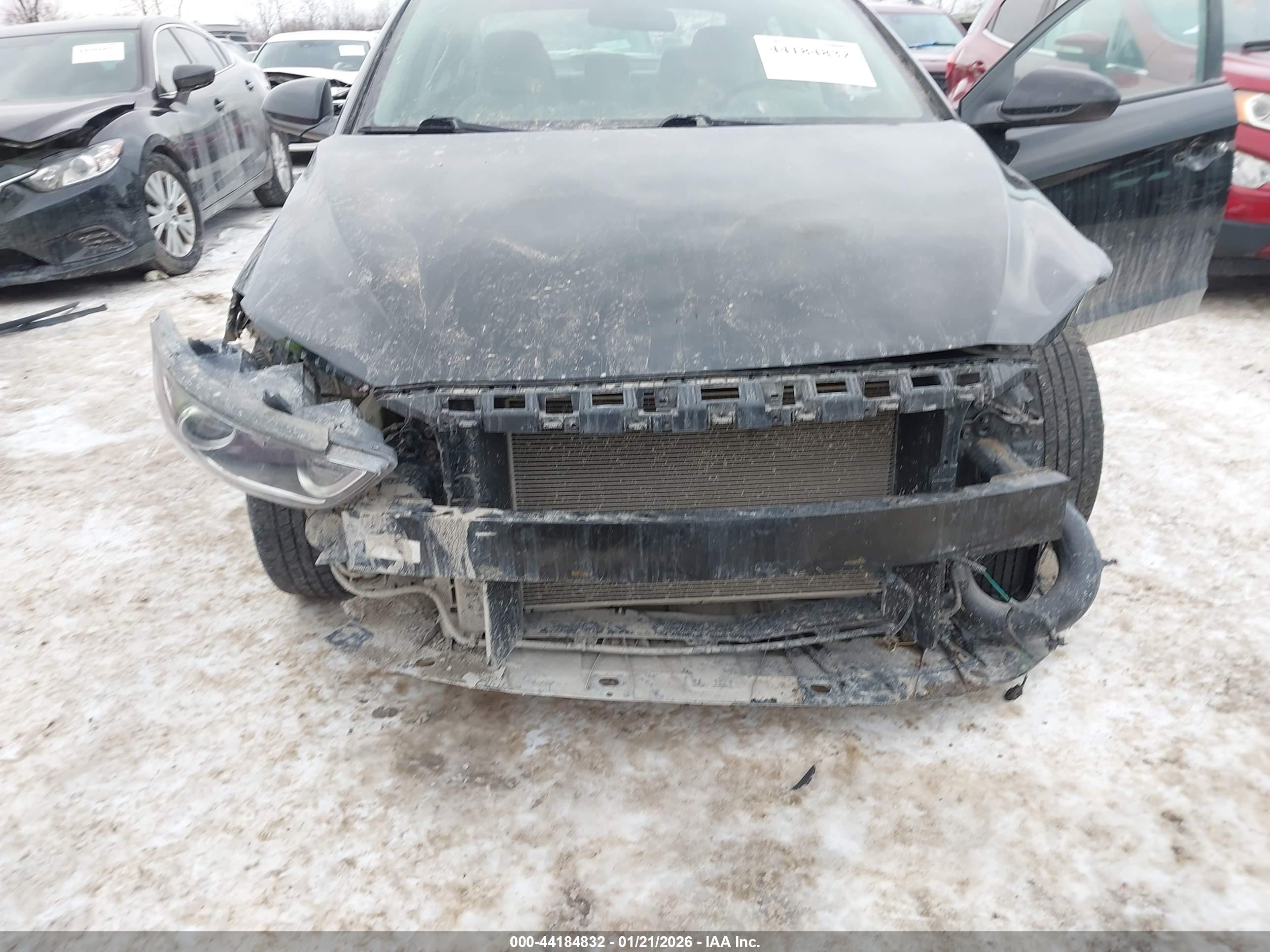 HYUNDAI ELANTRA image 6
