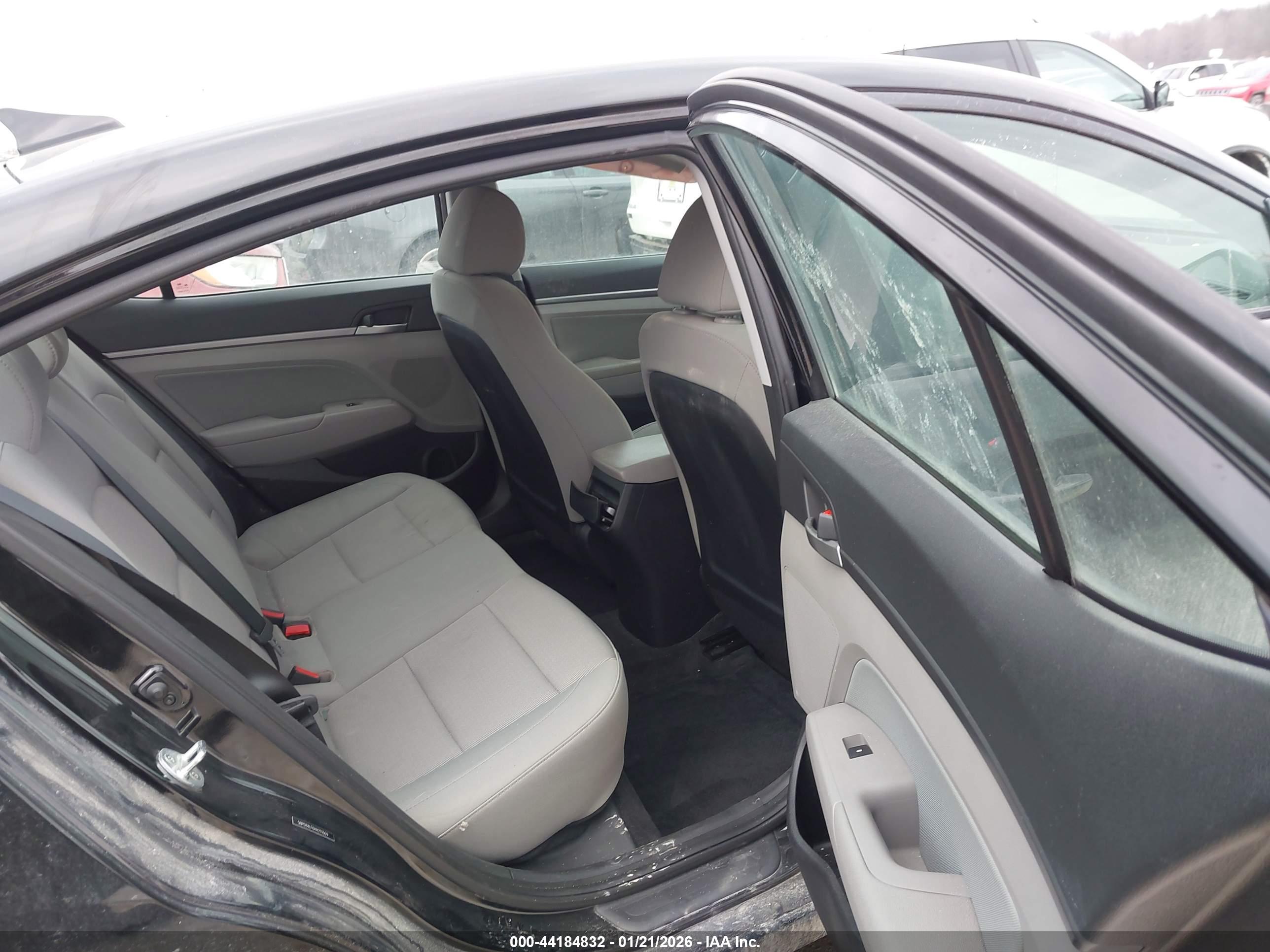 HYUNDAI ELANTRA image 8