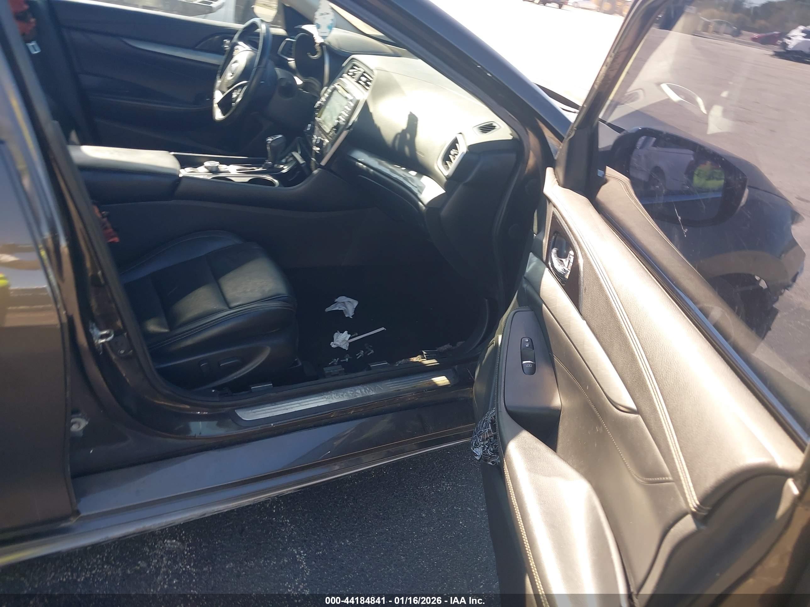 NISSAN MAXIMA image 5