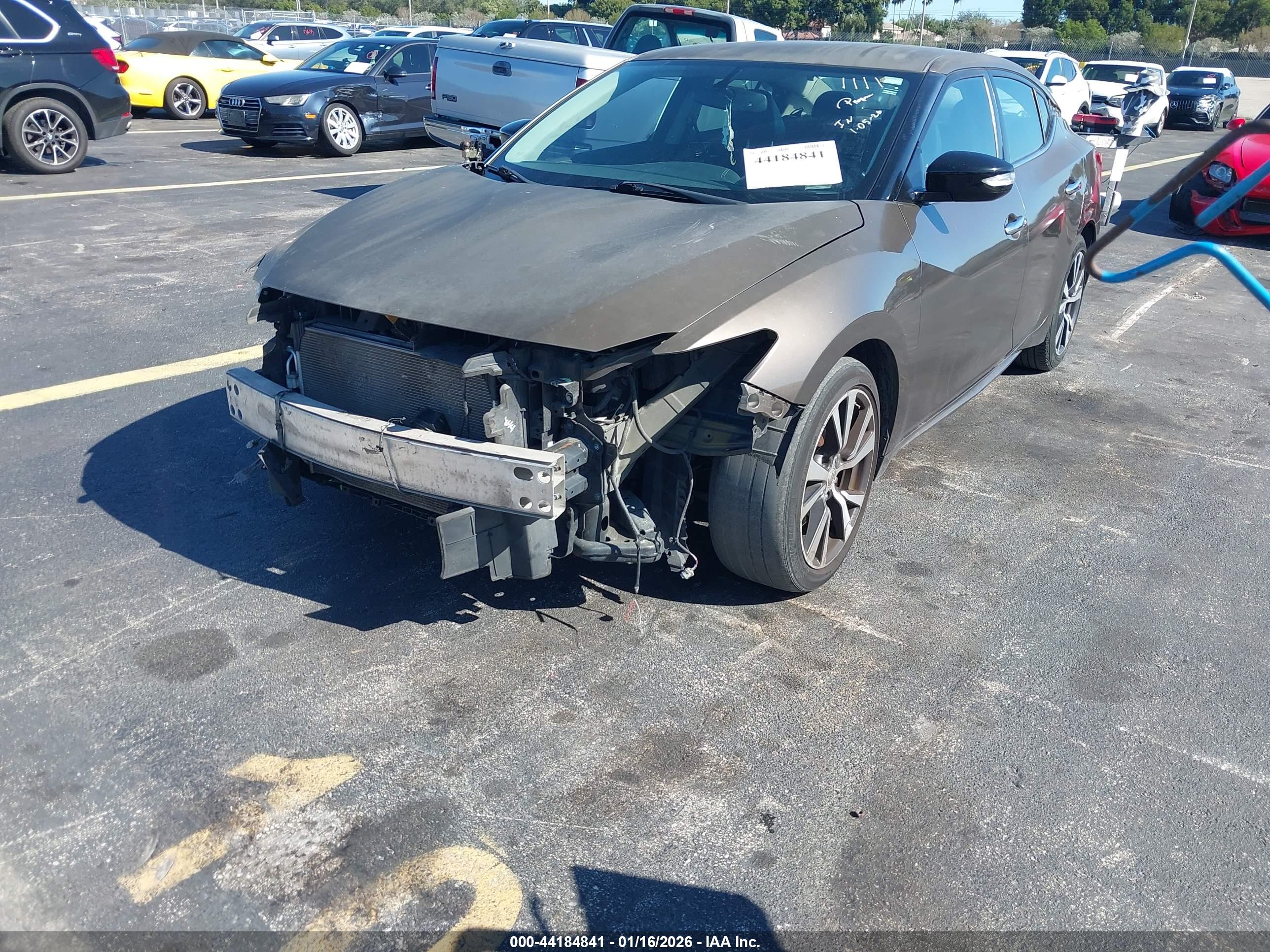 NISSAN MAXIMA image 6