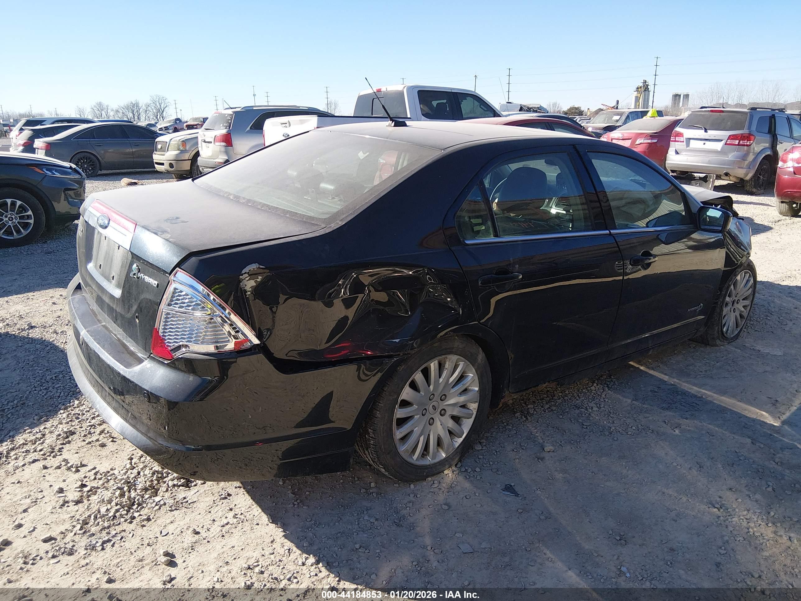 FORD FUSION image 4