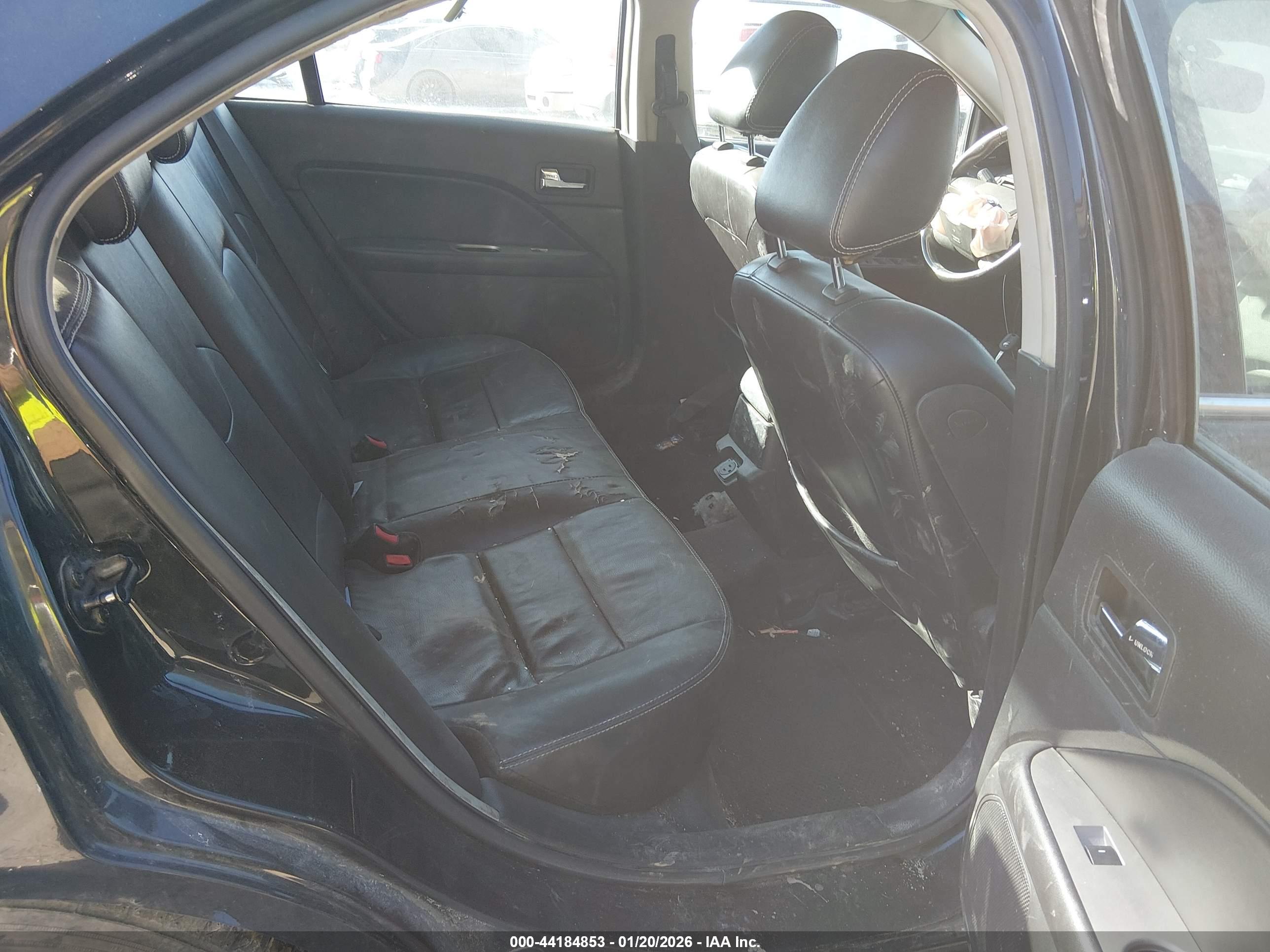 FORD FUSION image 8