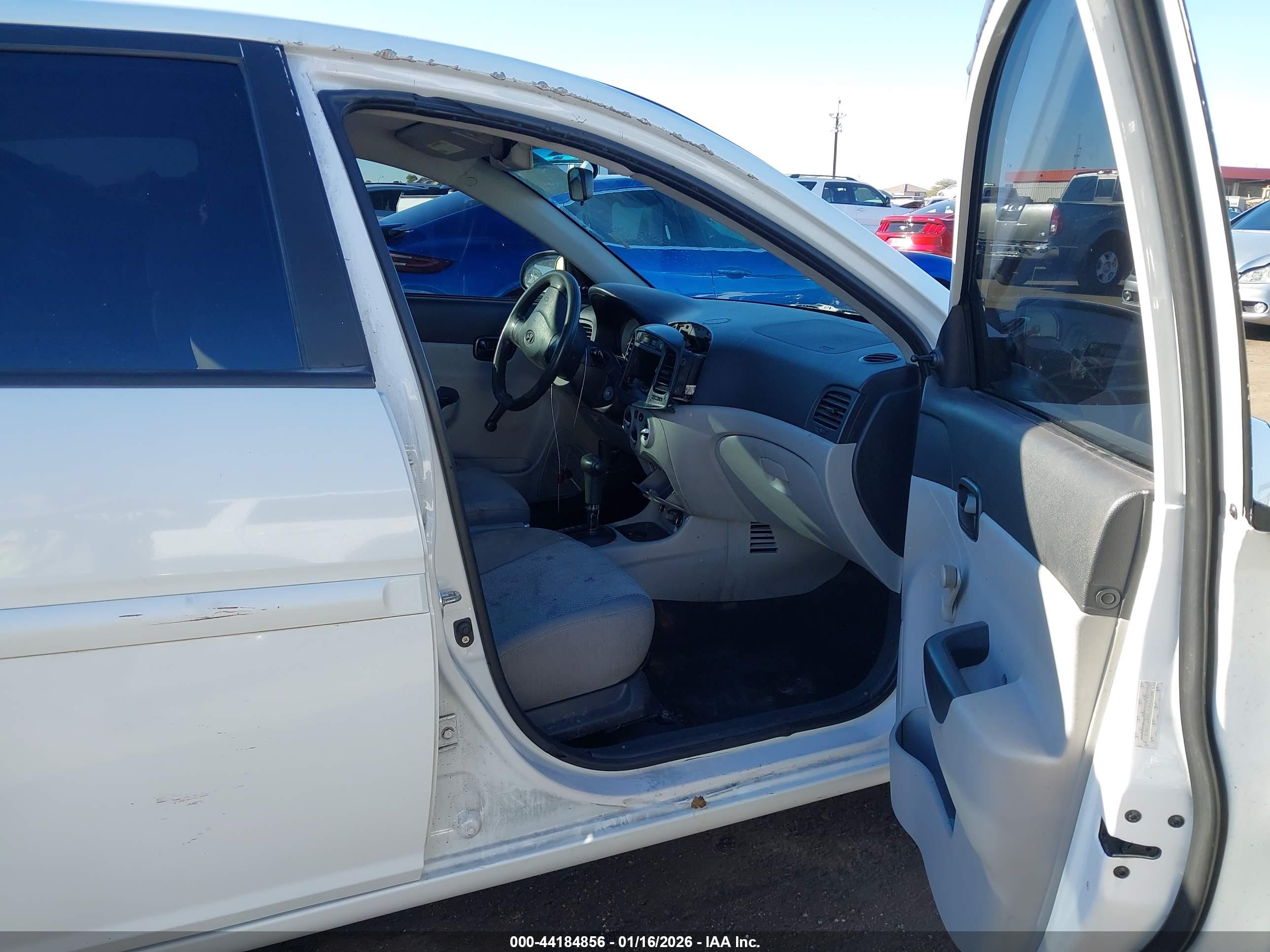 HYUNDAI ACCENT image 5