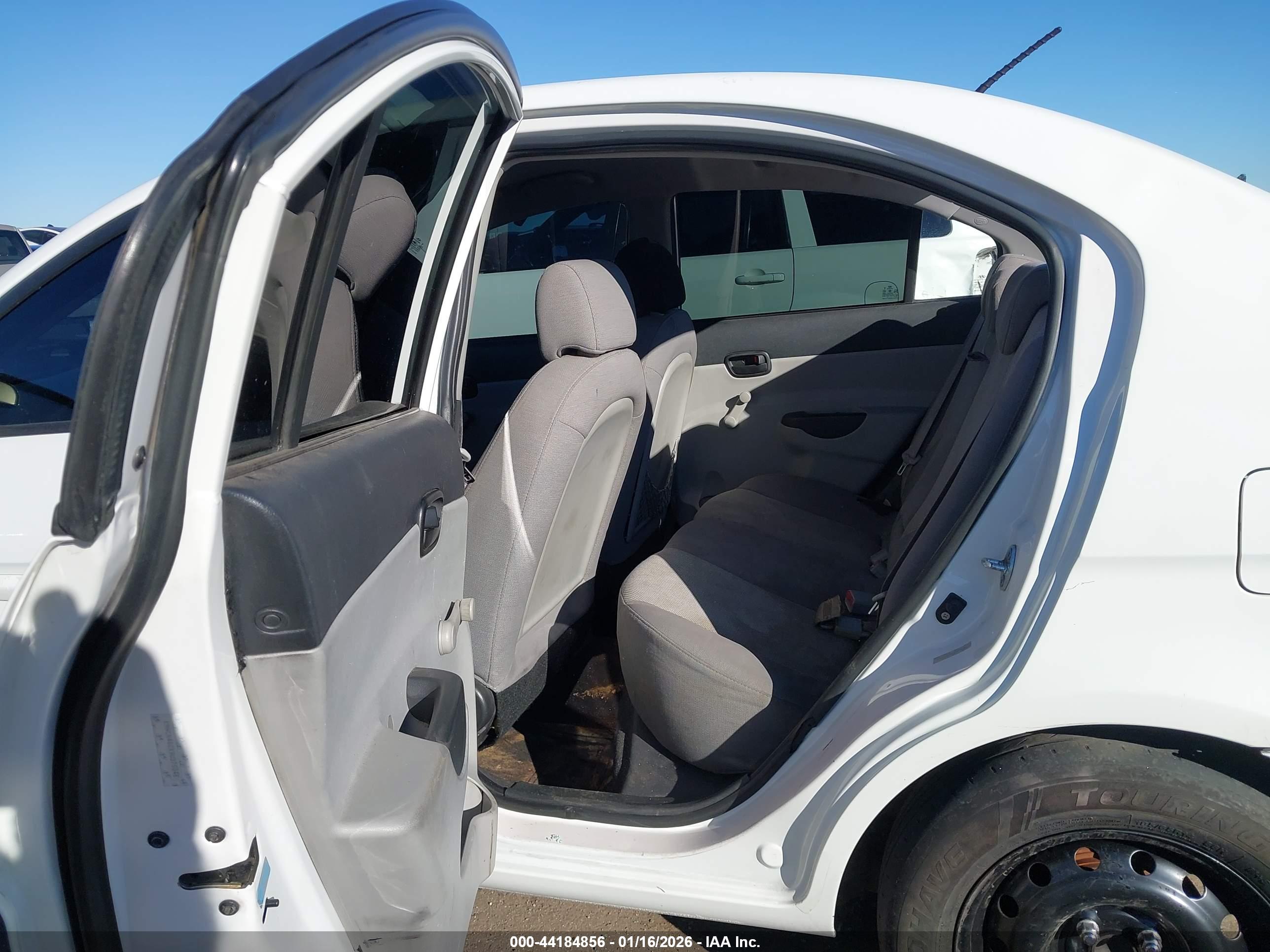 HYUNDAI ACCENT image 8