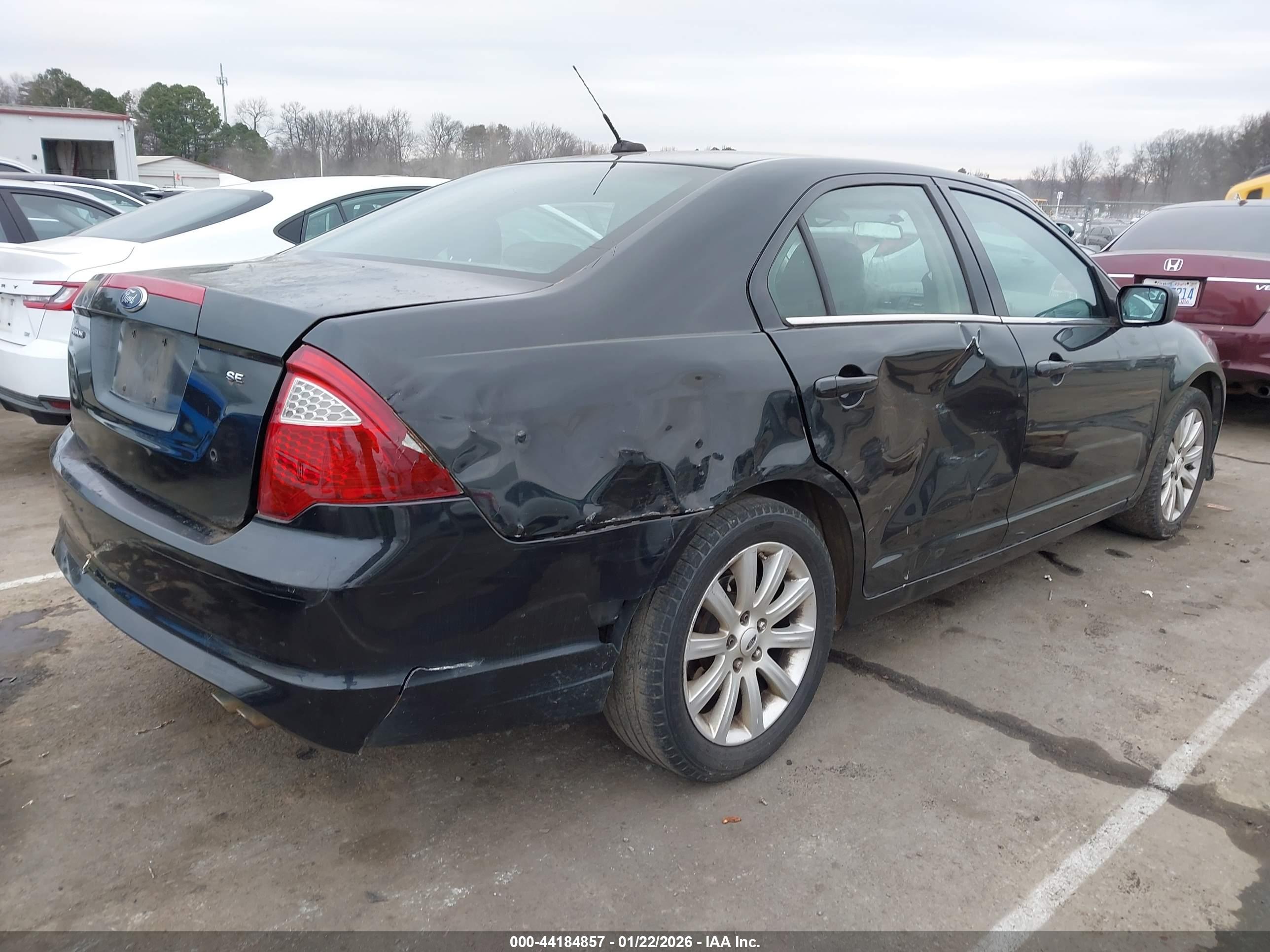 FORD FUSION image 4