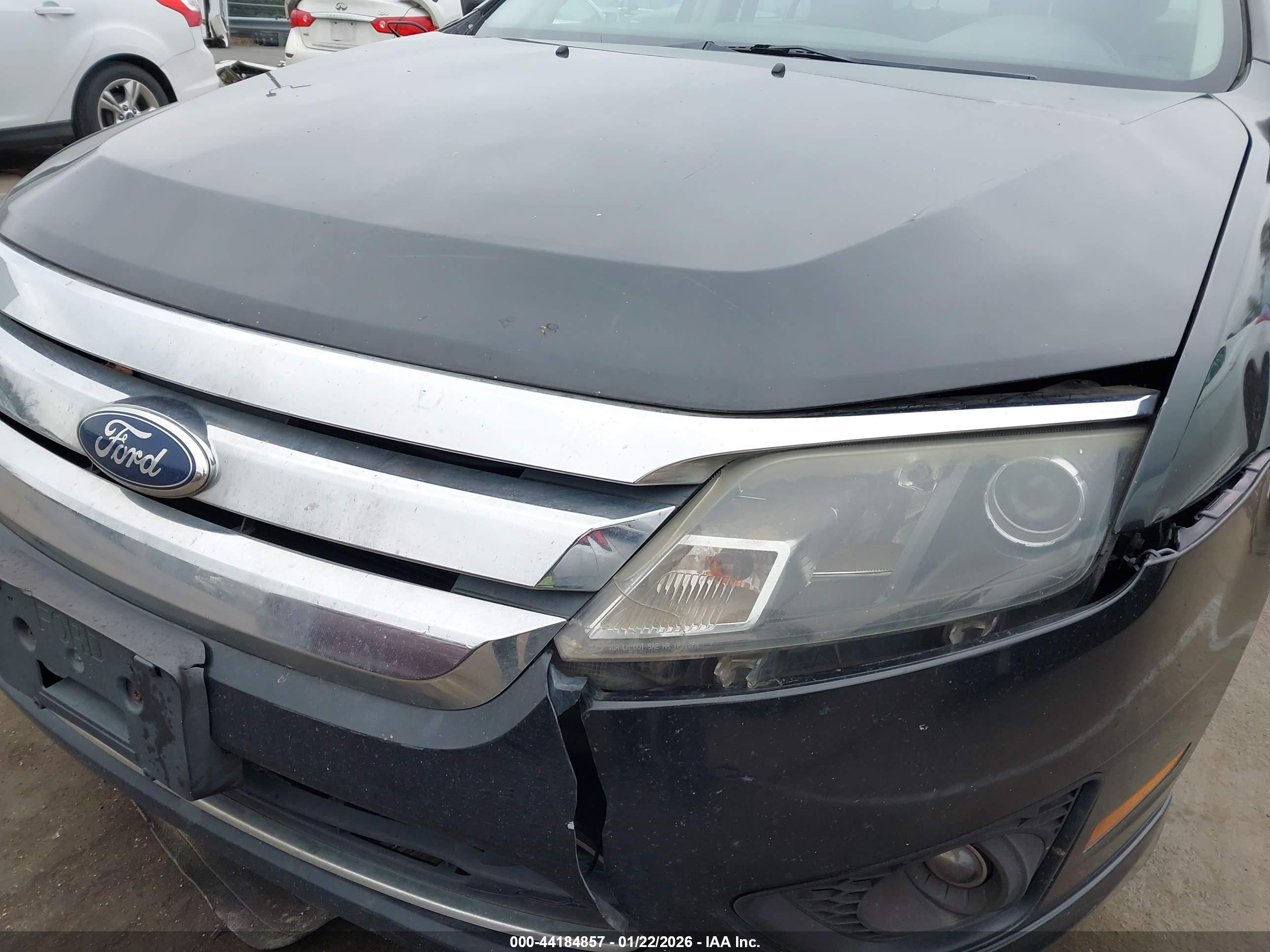 FORD FUSION image 6