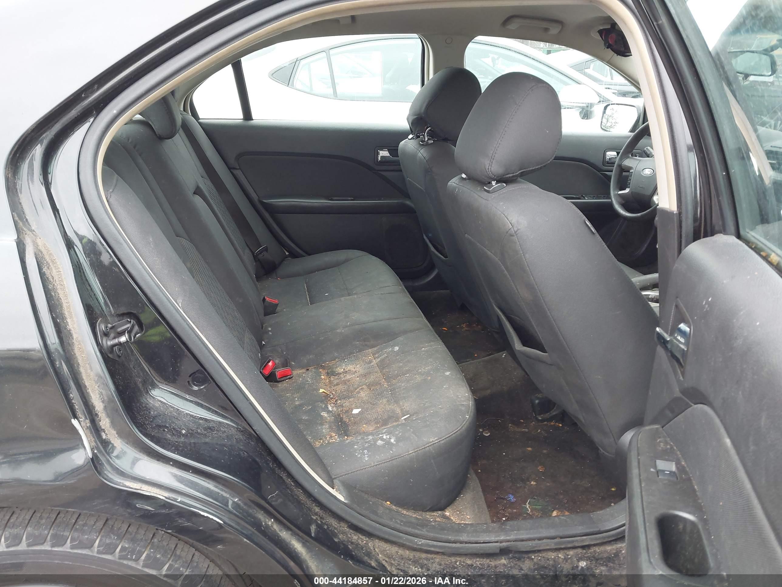 FORD FUSION image 8