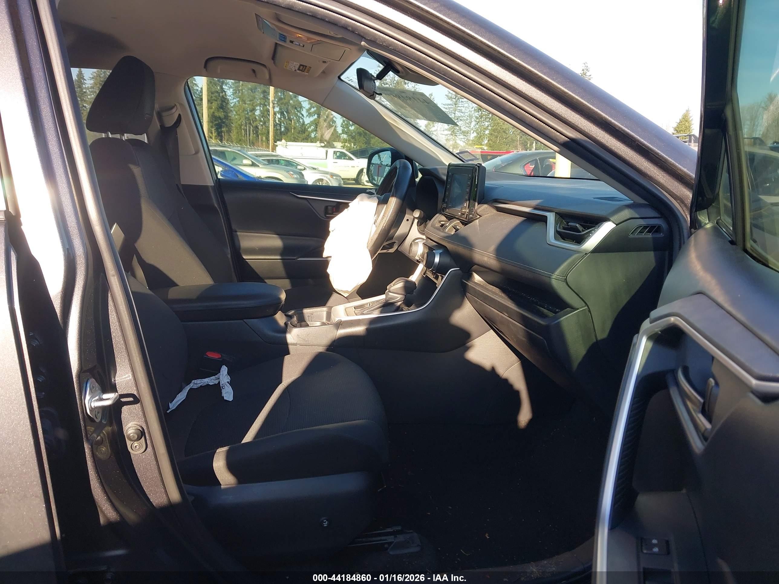 TOYOTA RAV4 image 5