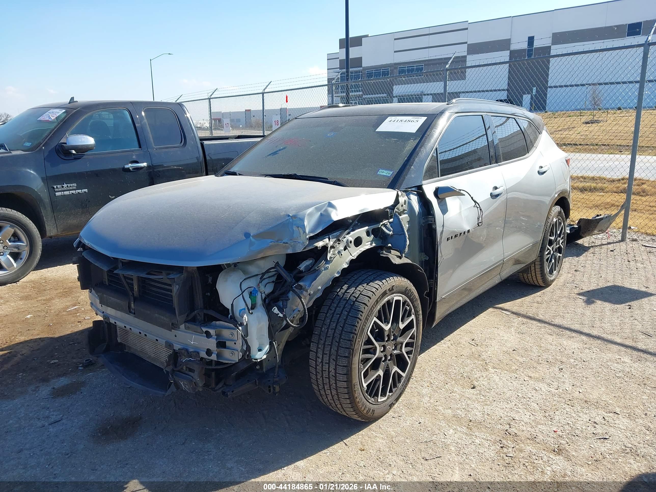 CHEVROLET BLAZER image 2