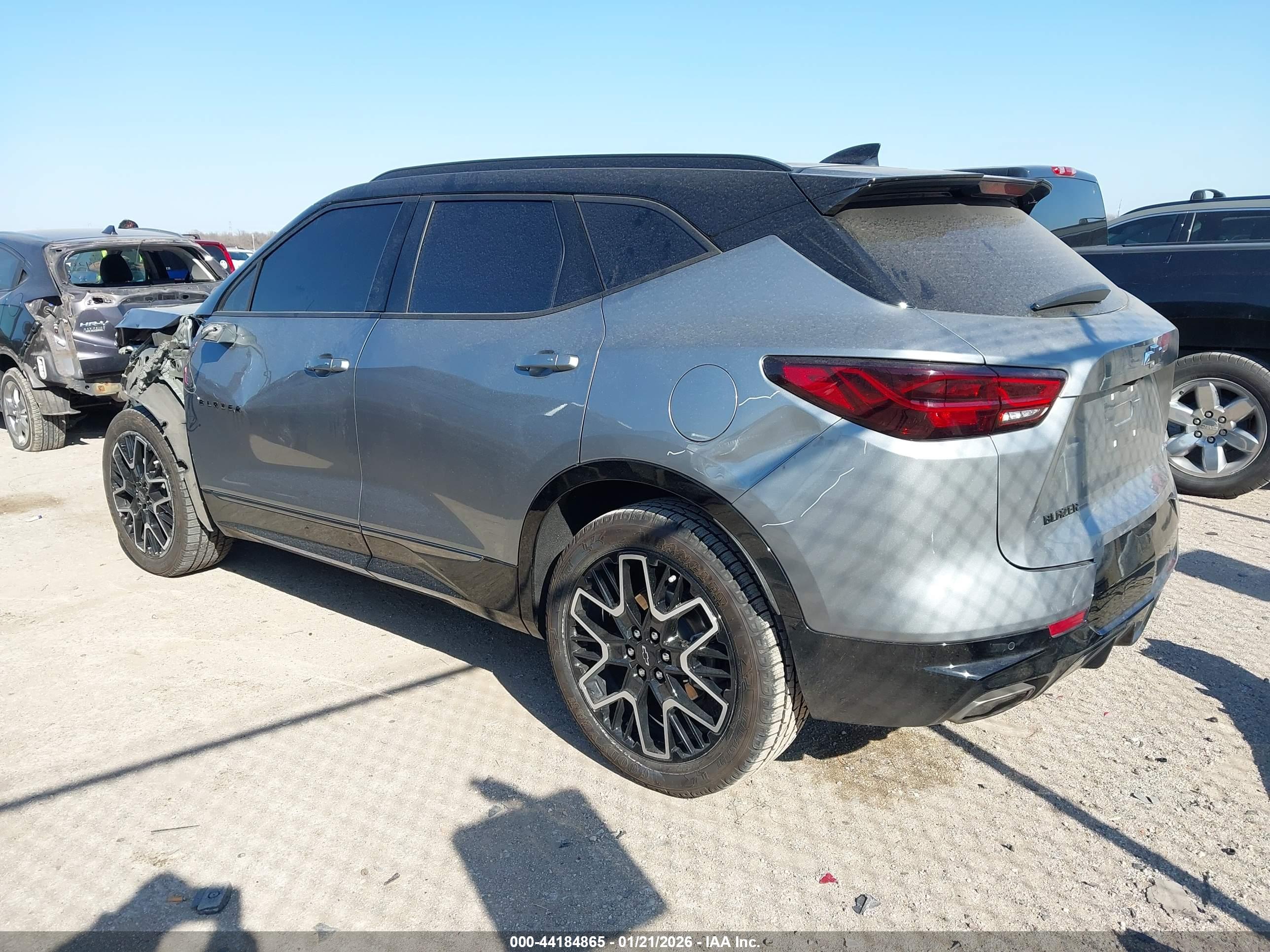 CHEVROLET BLAZER image 3