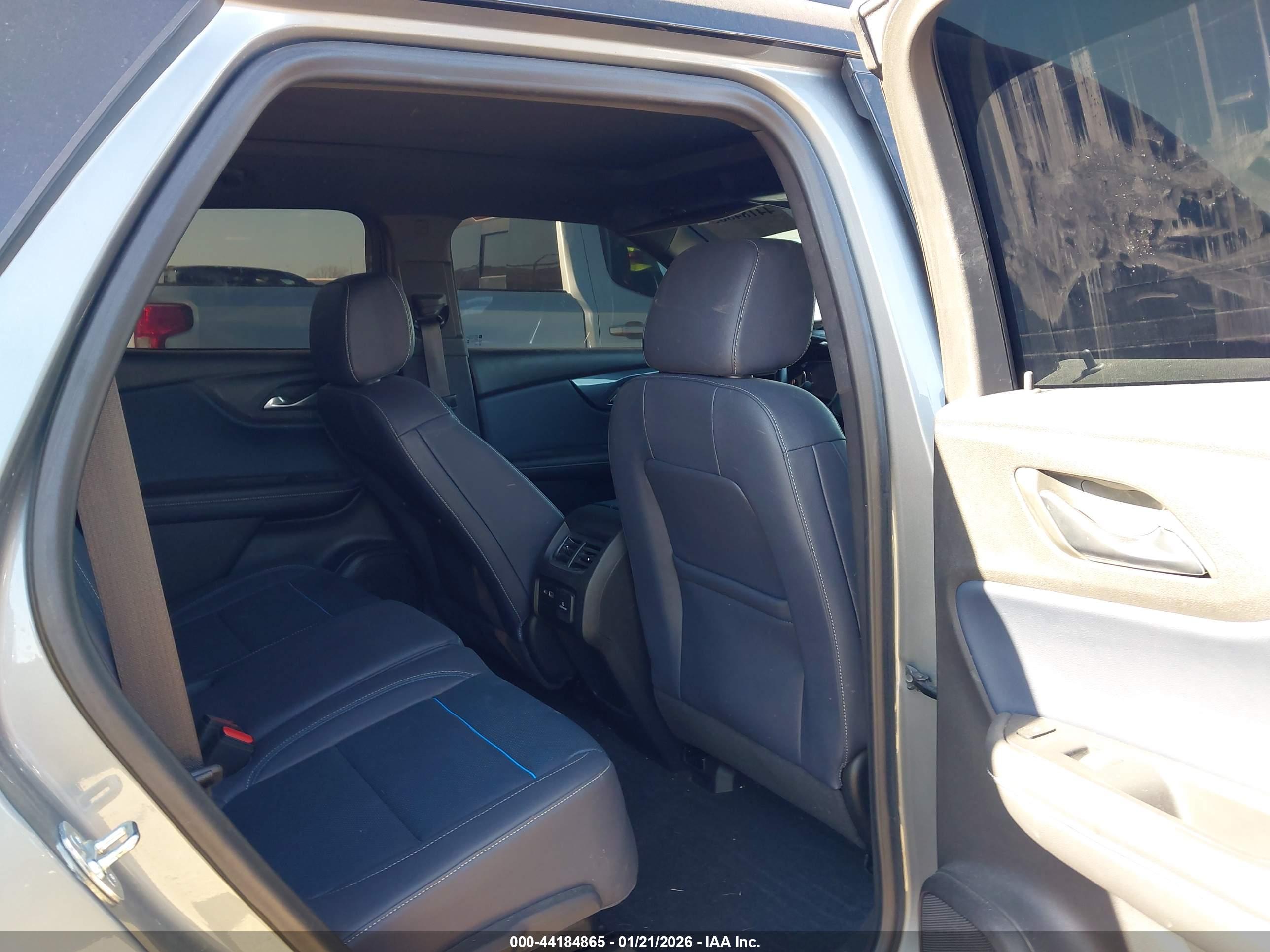CHEVROLET BLAZER image 8