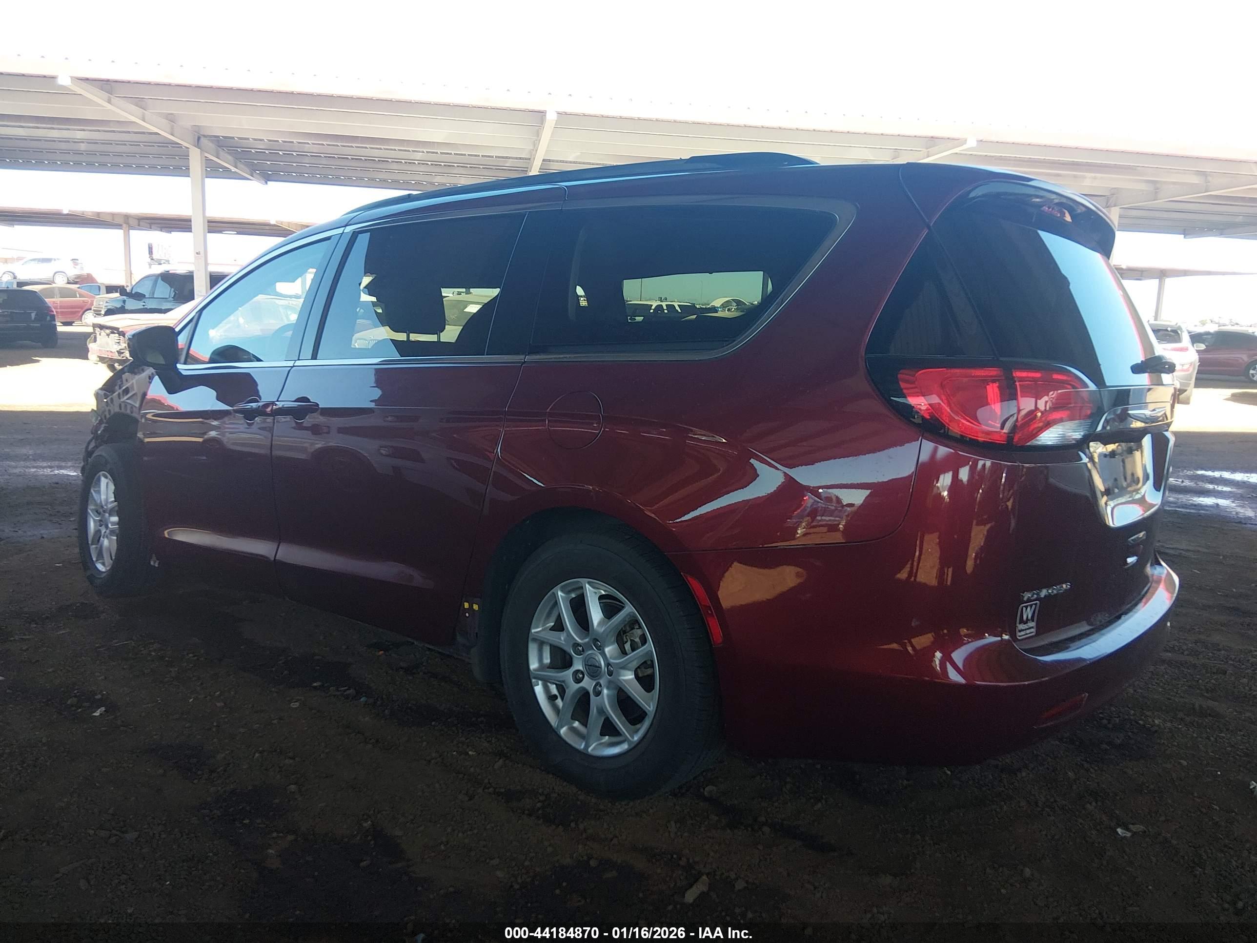 CHRYSLER VOYAGER image 3