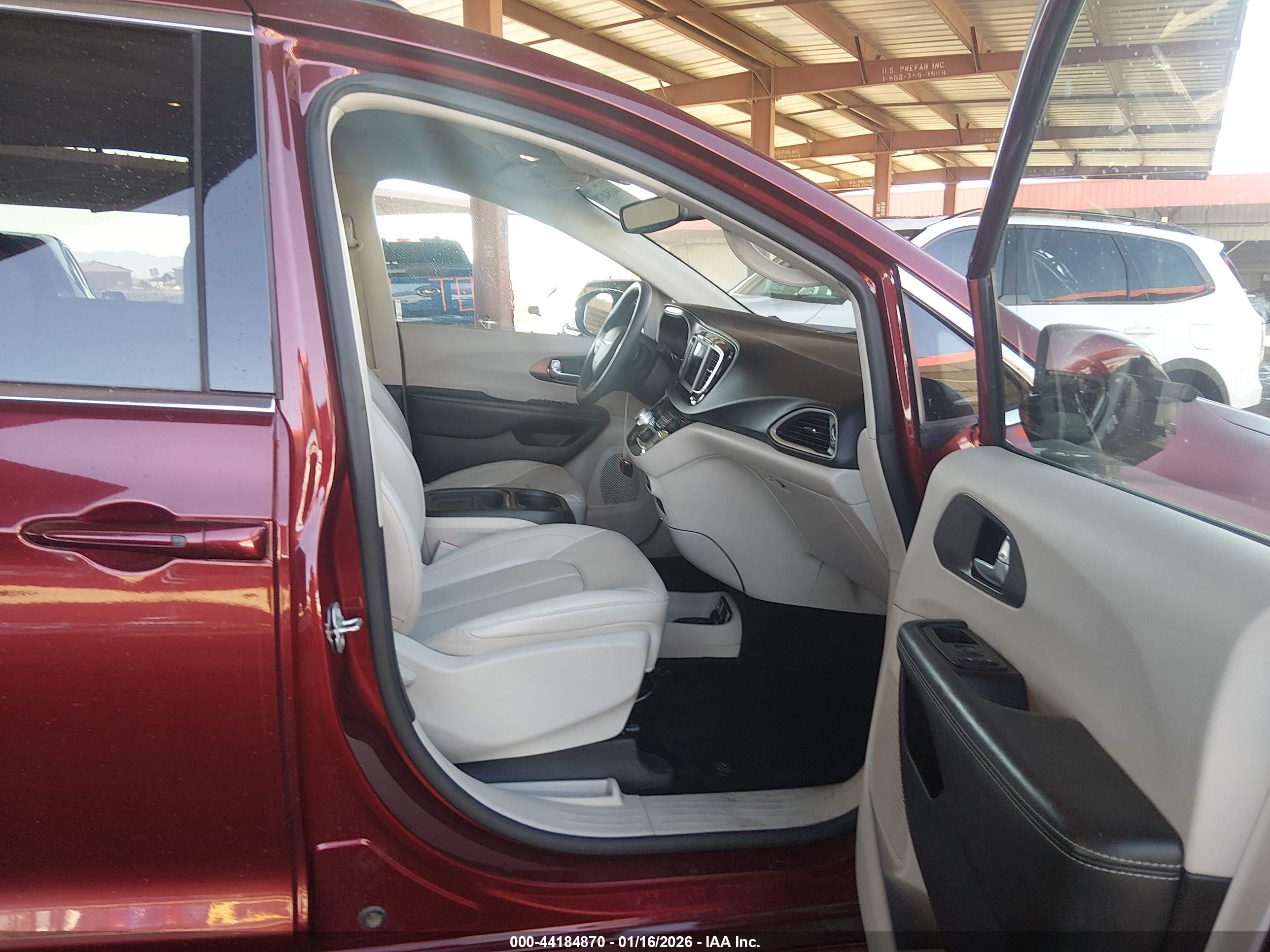 CHRYSLER VOYAGER image 5