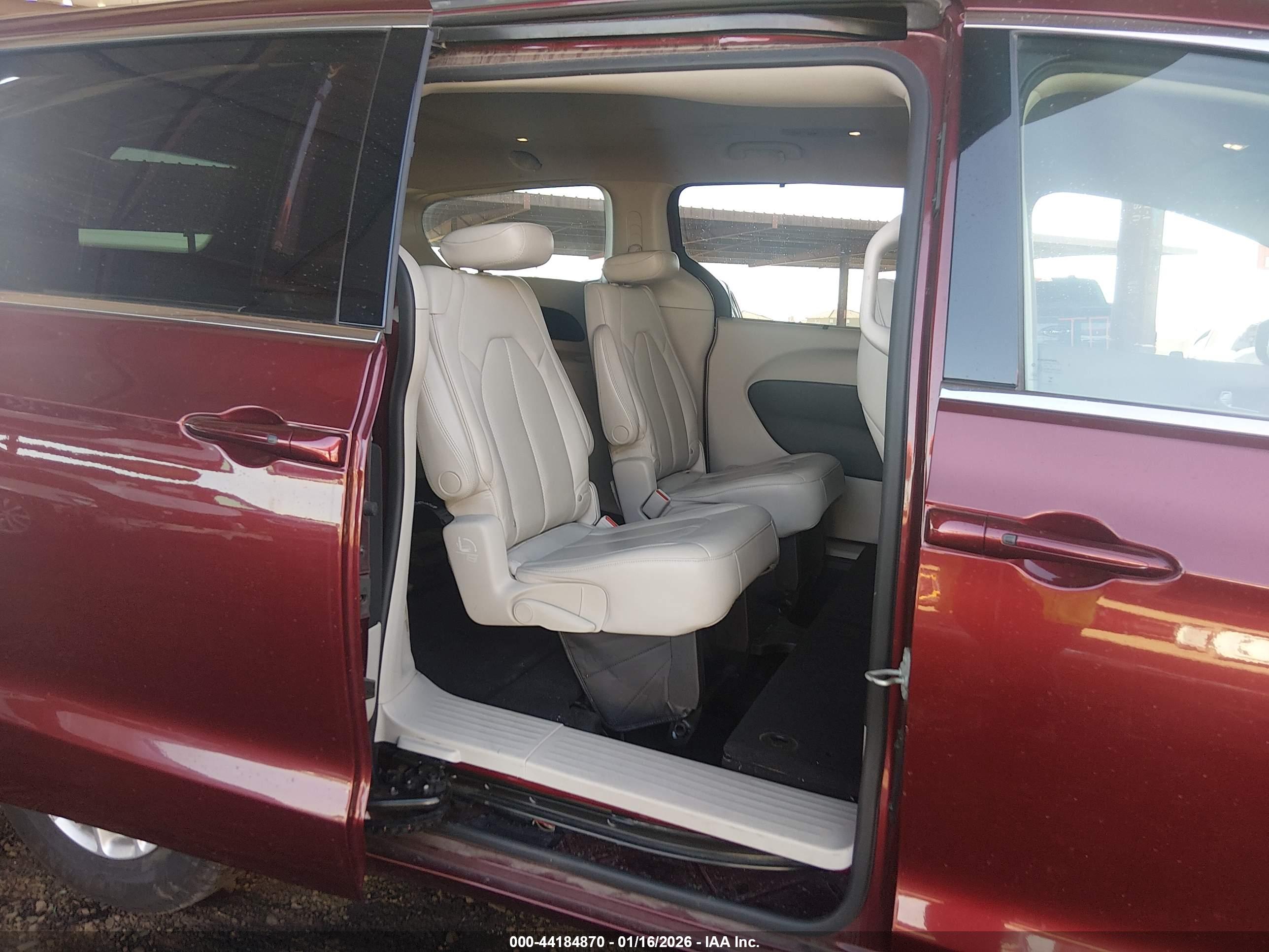 CHRYSLER VOYAGER image 8