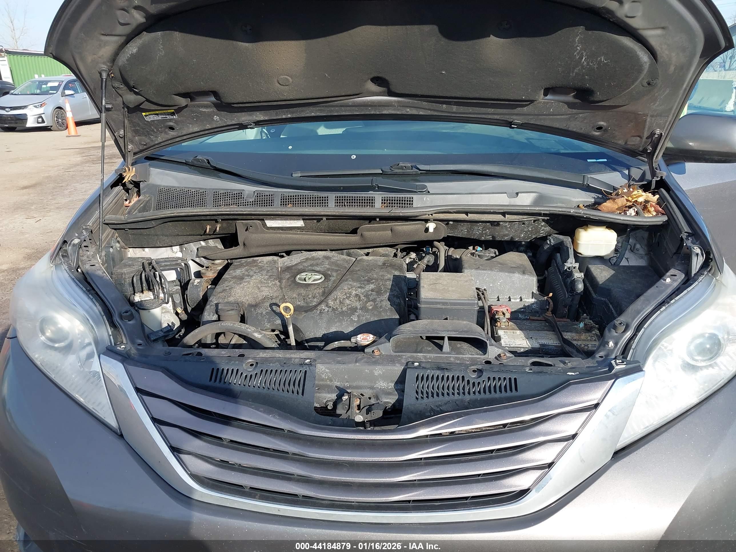 TOYOTA SIENNA image 10