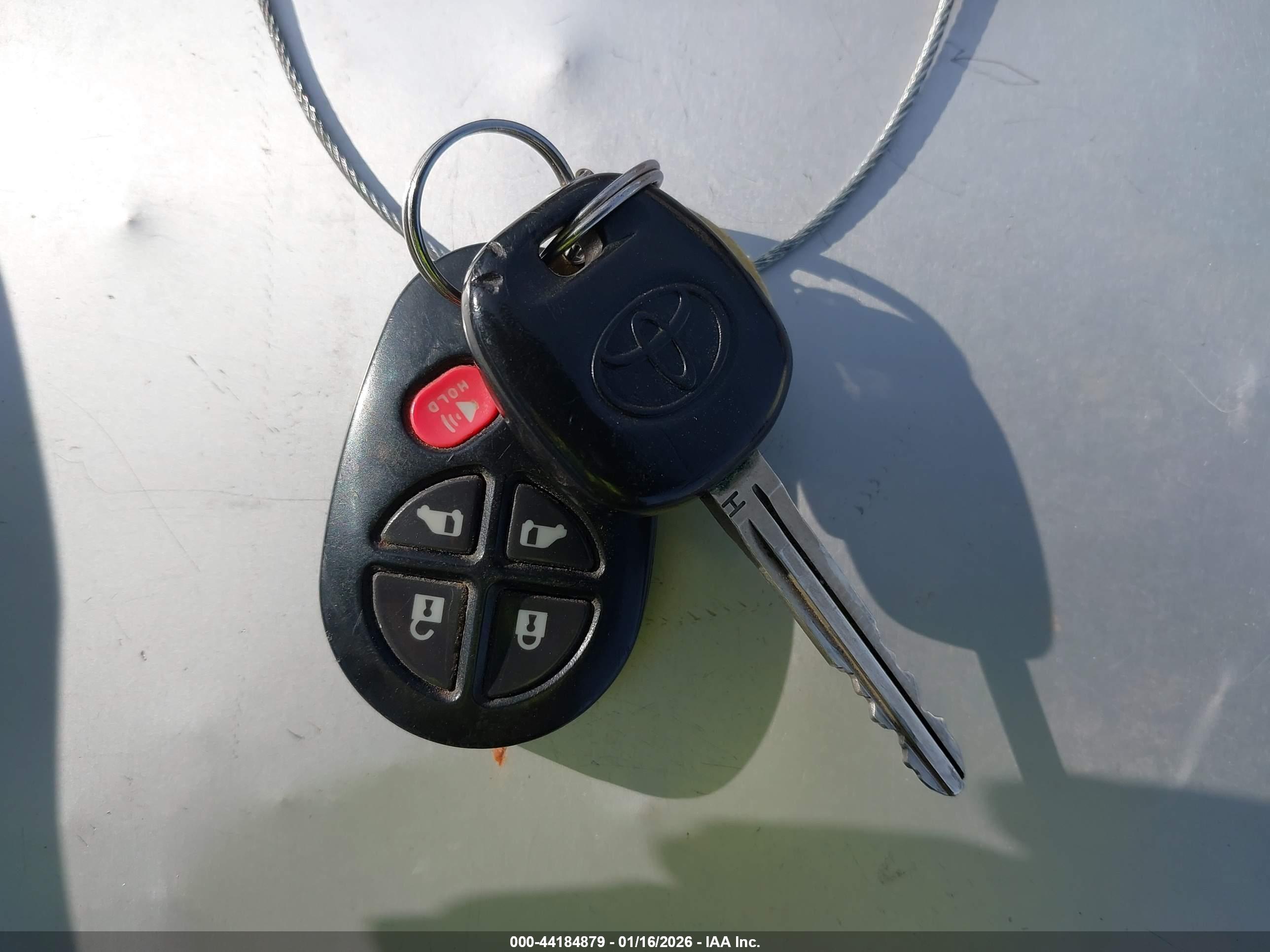 TOYOTA SIENNA image 11