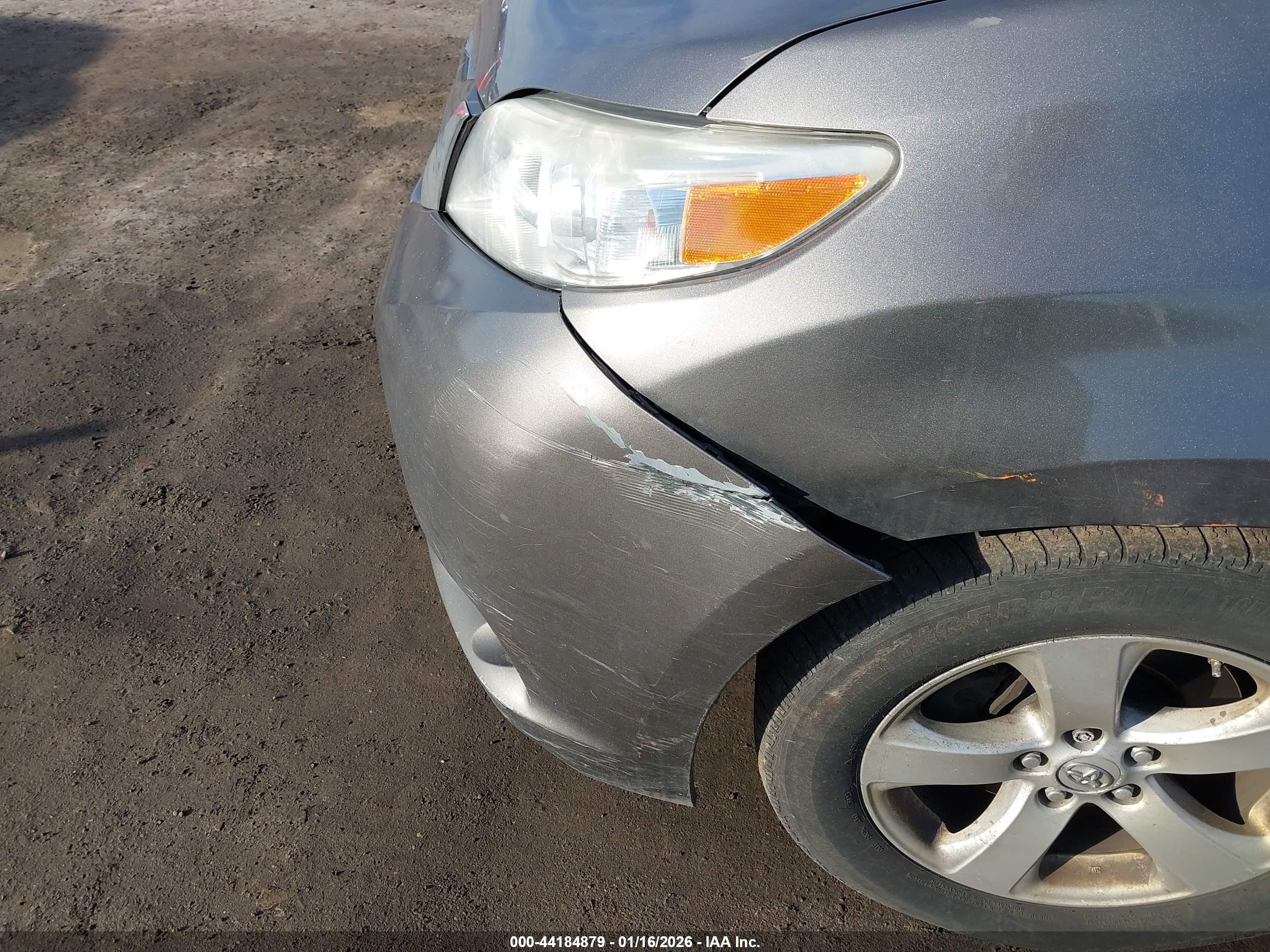 TOYOTA SIENNA image 6