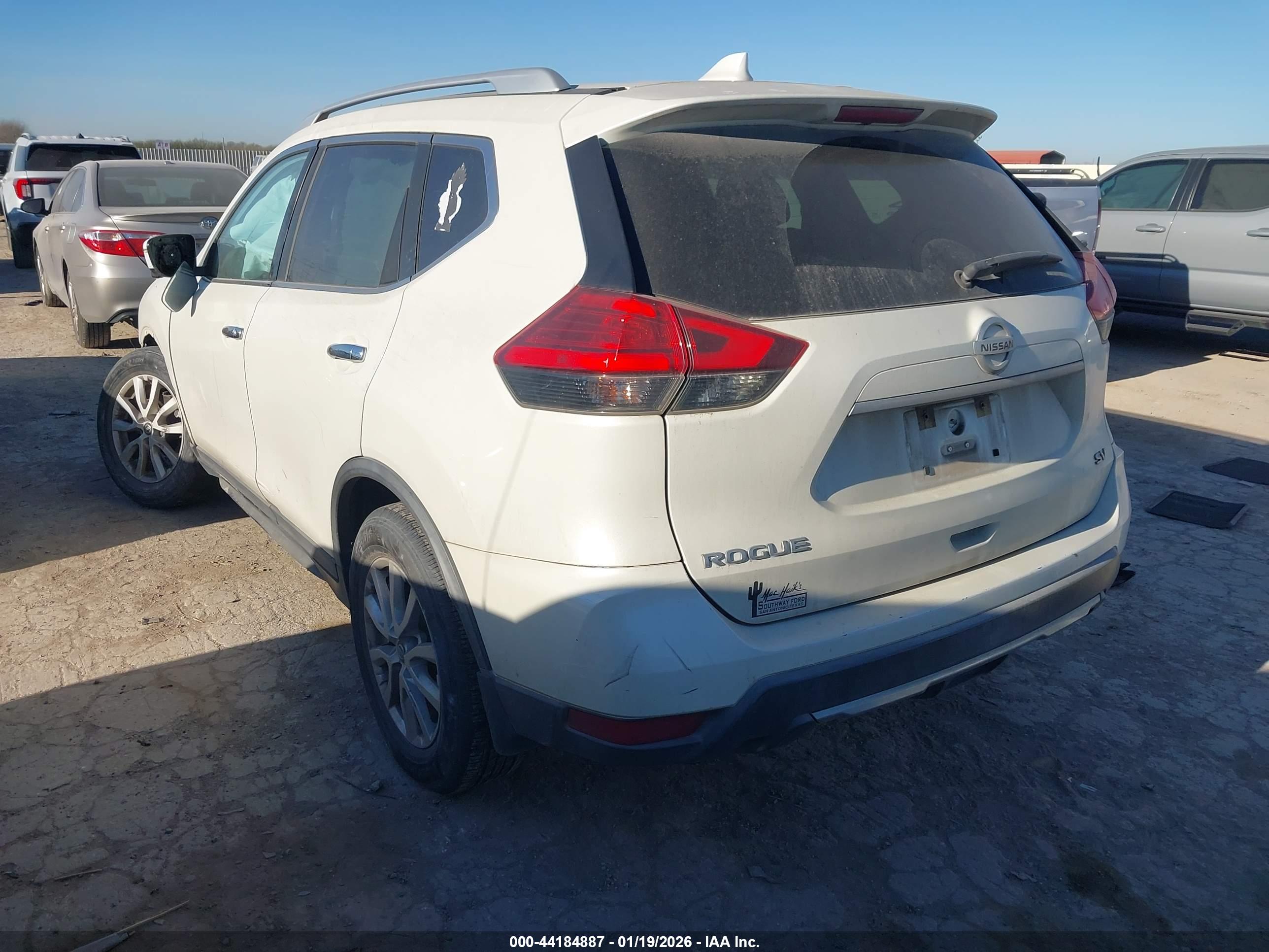 NISSAN ROGUE image 3