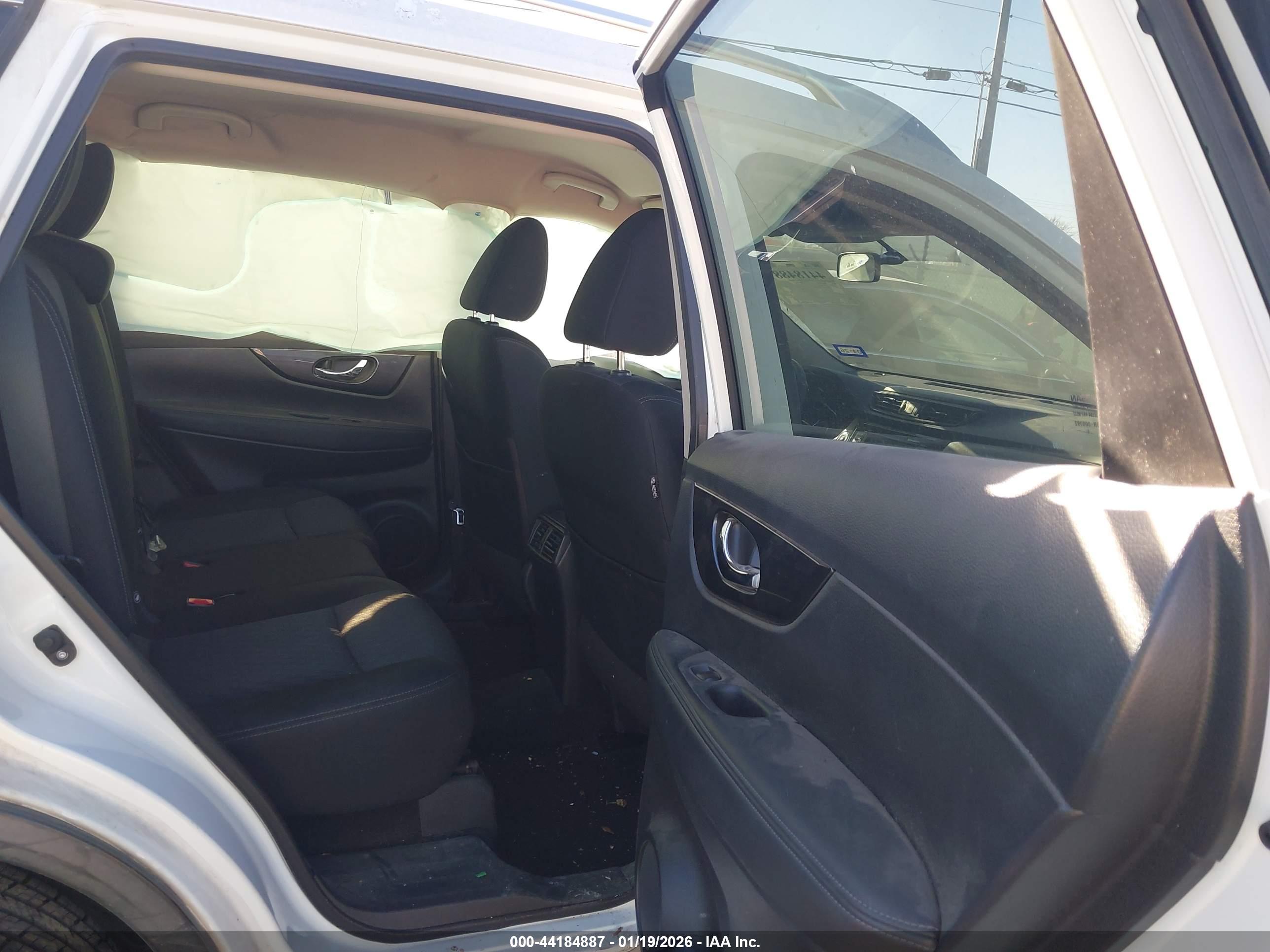 NISSAN ROGUE image 8