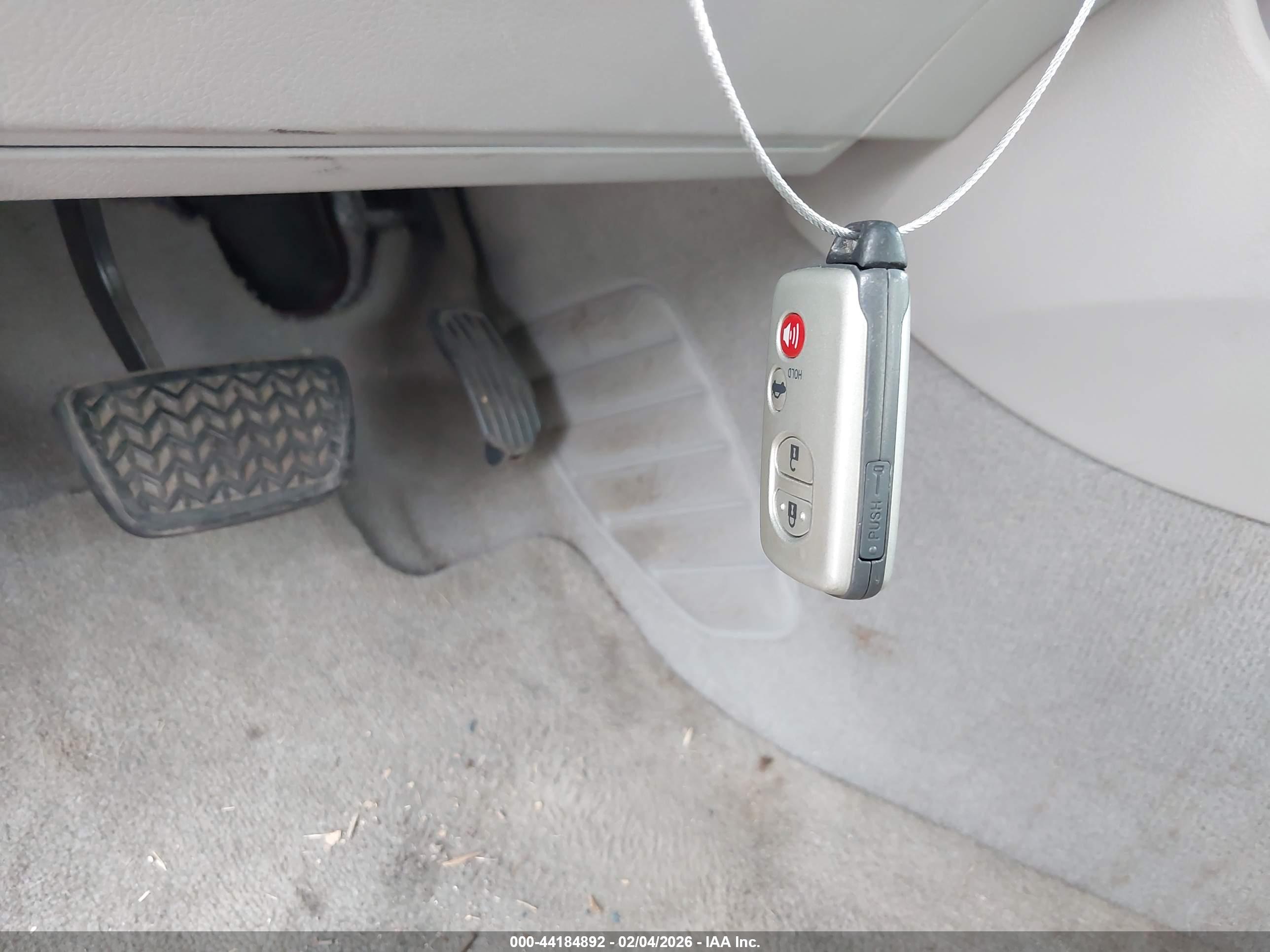TOYOTA CAMRY image 11