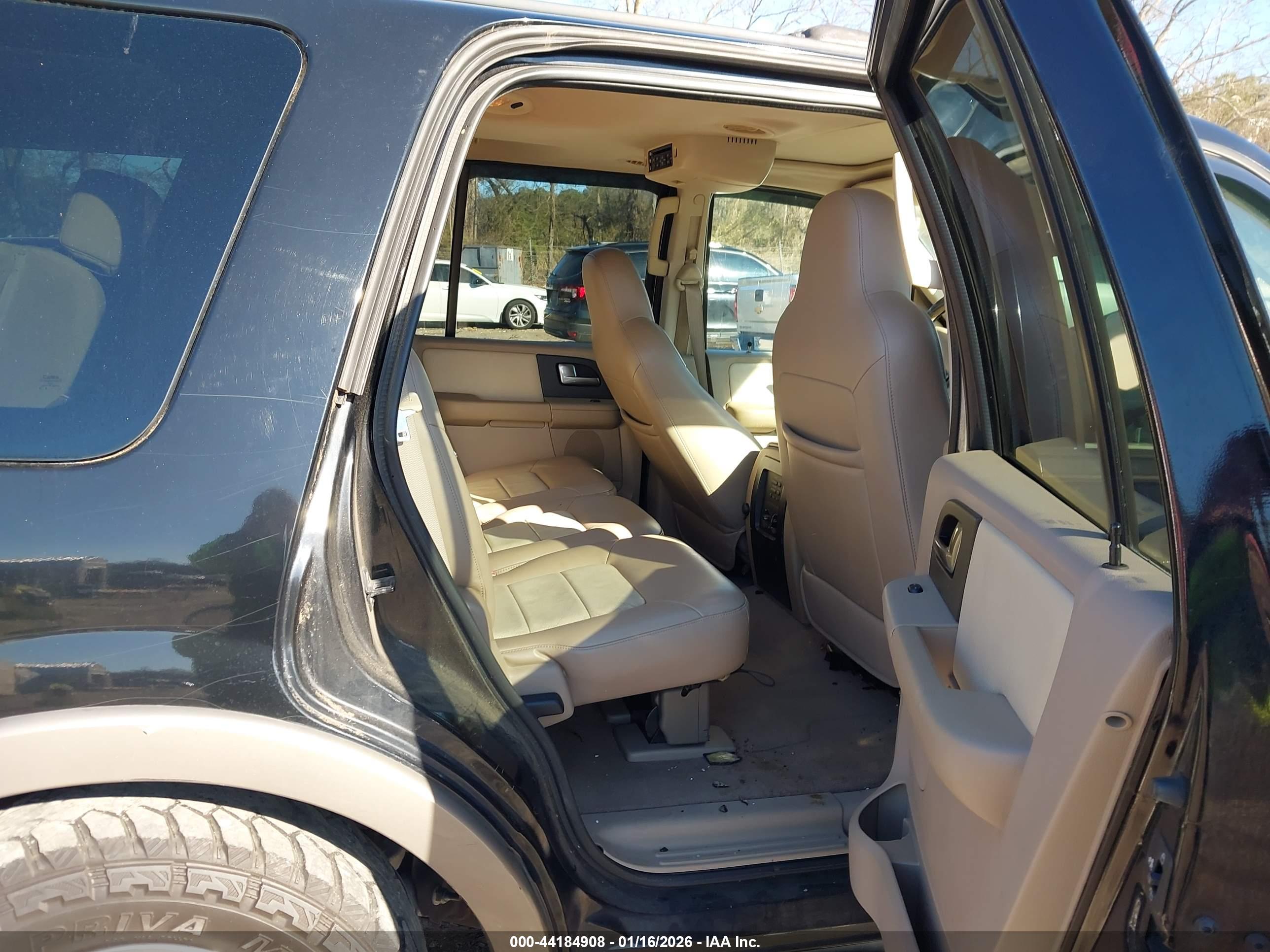 FORD EXPEDITION image 8