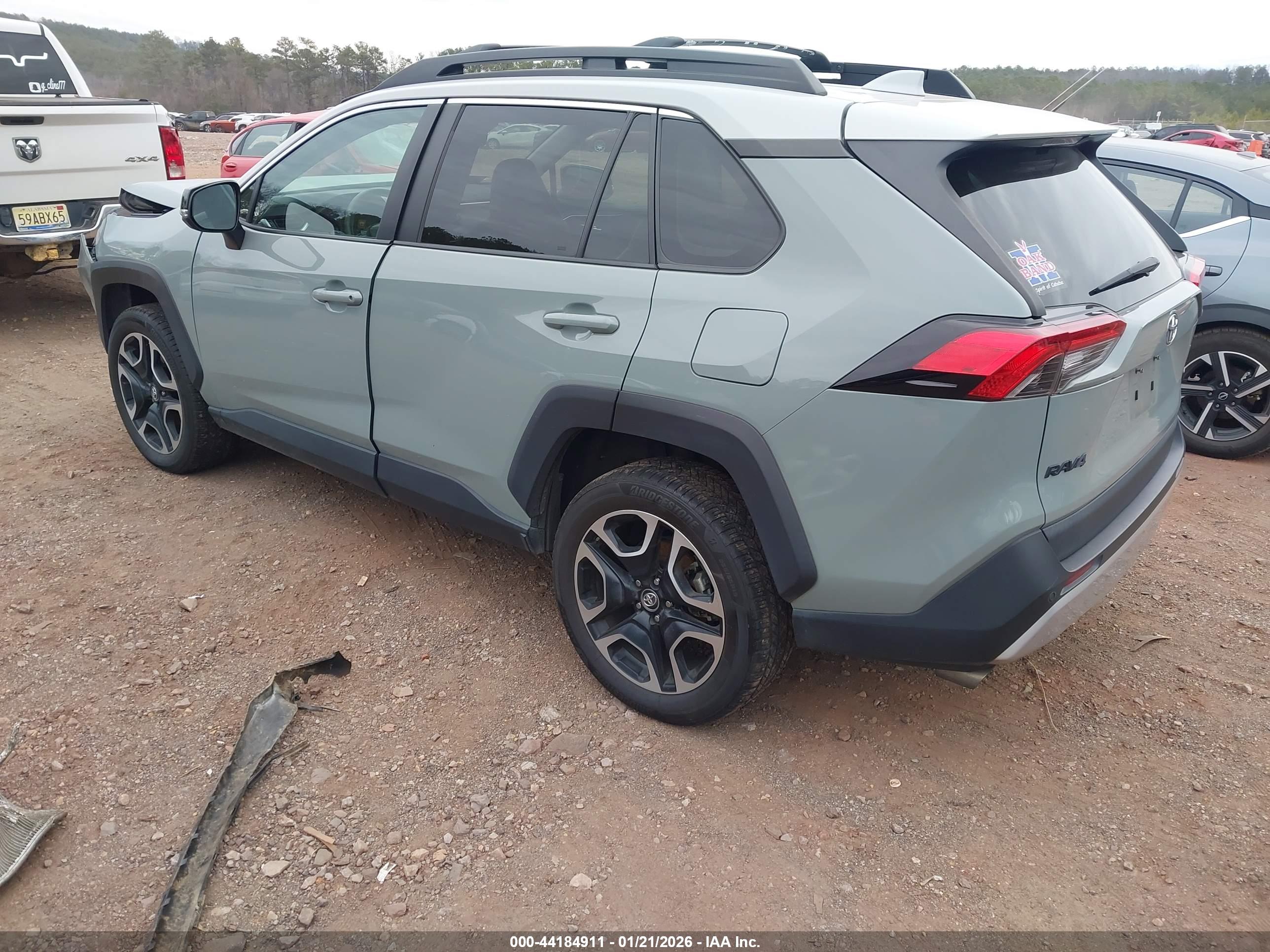 TOYOTA RAV4 image 3