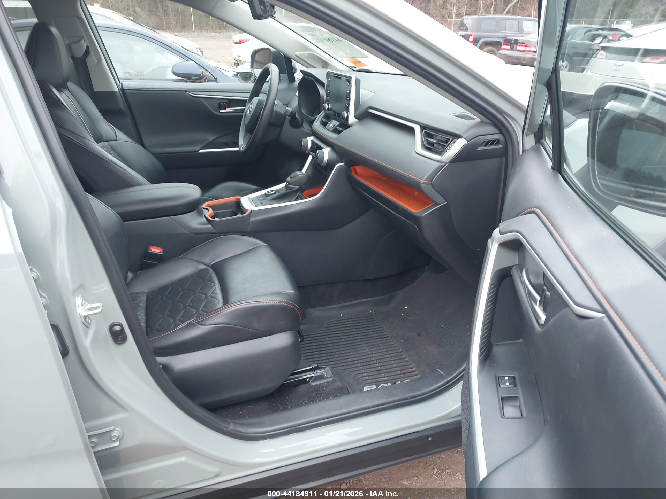 TOYOTA RAV4 image 5