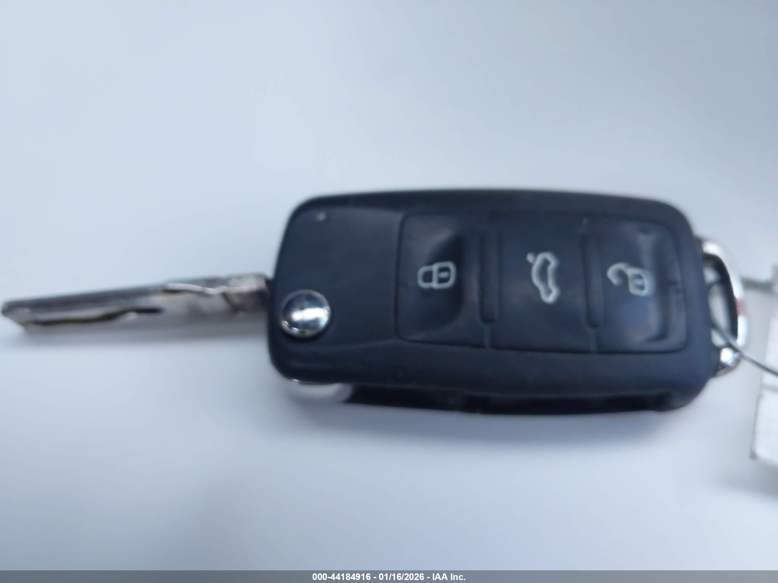 VOLKSWAGEN BEETLE image 11