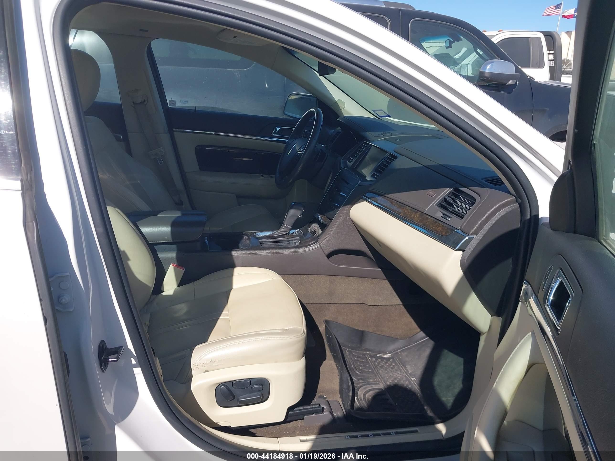 LINCOLN MKS image 5