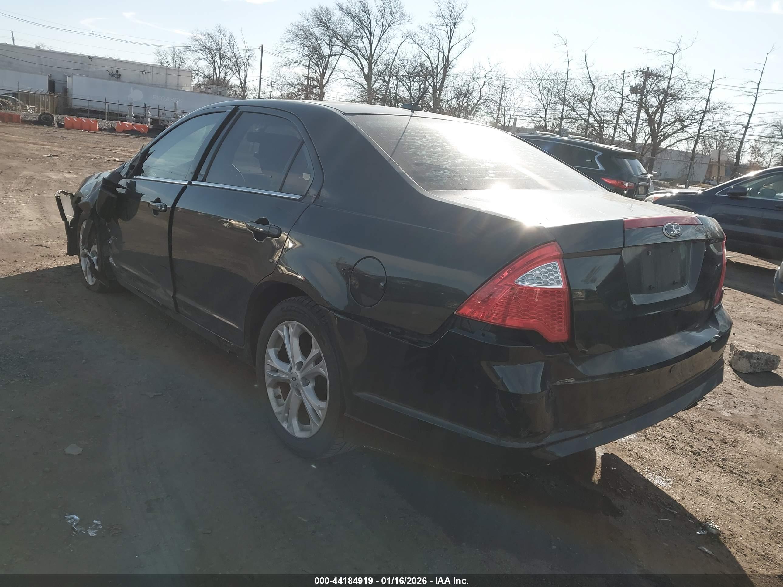 FORD FUSION image 3