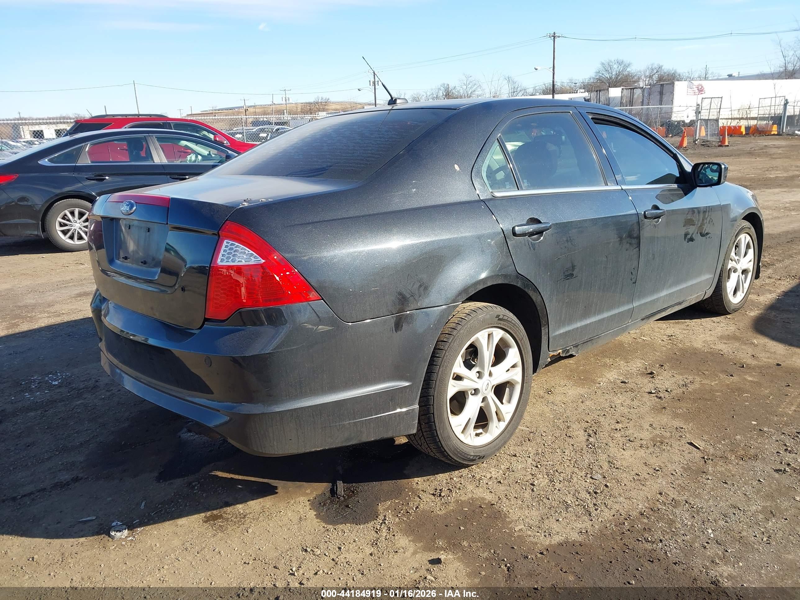 FORD FUSION image 4
