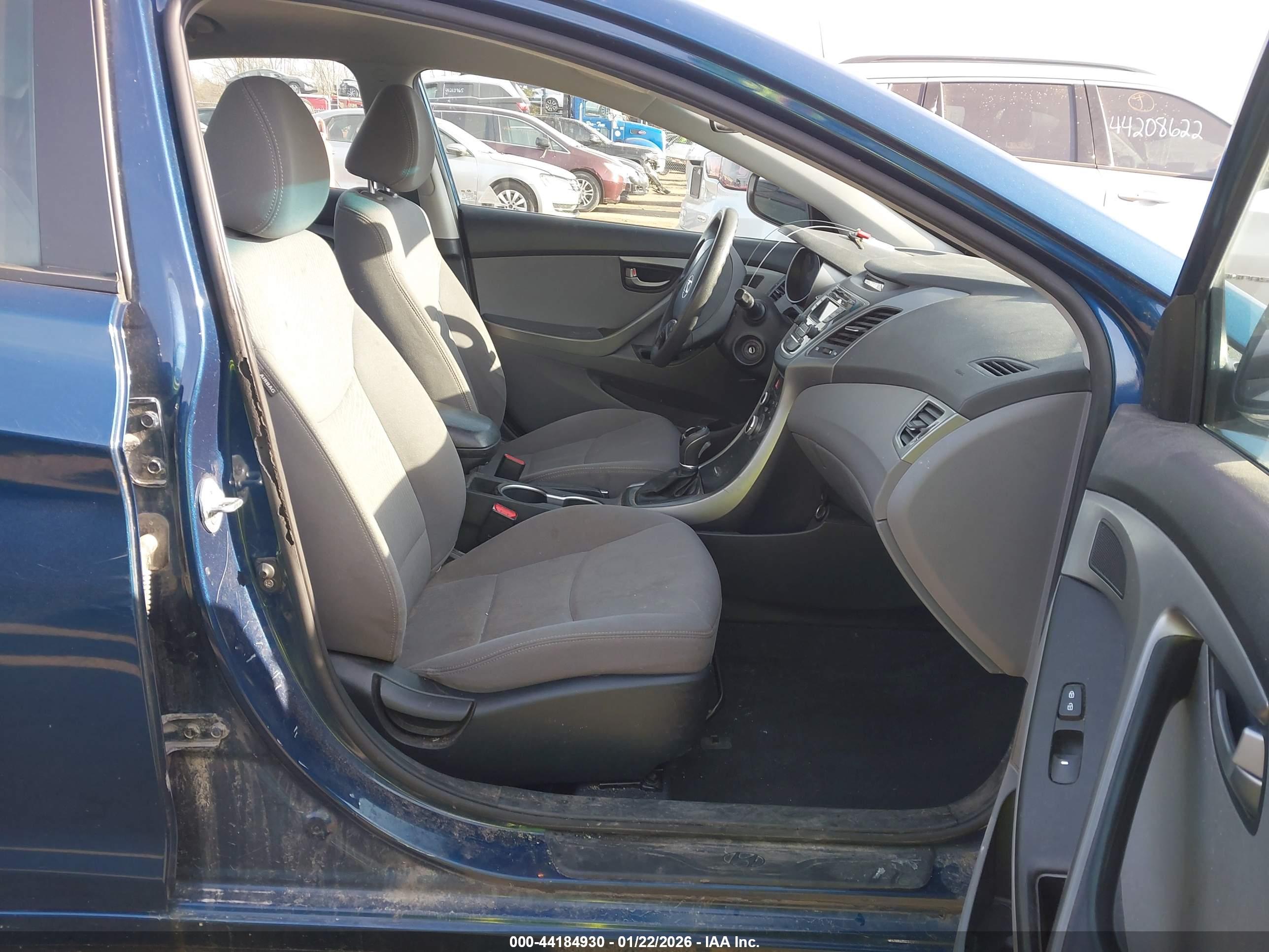HYUNDAI ELANTRA image 5