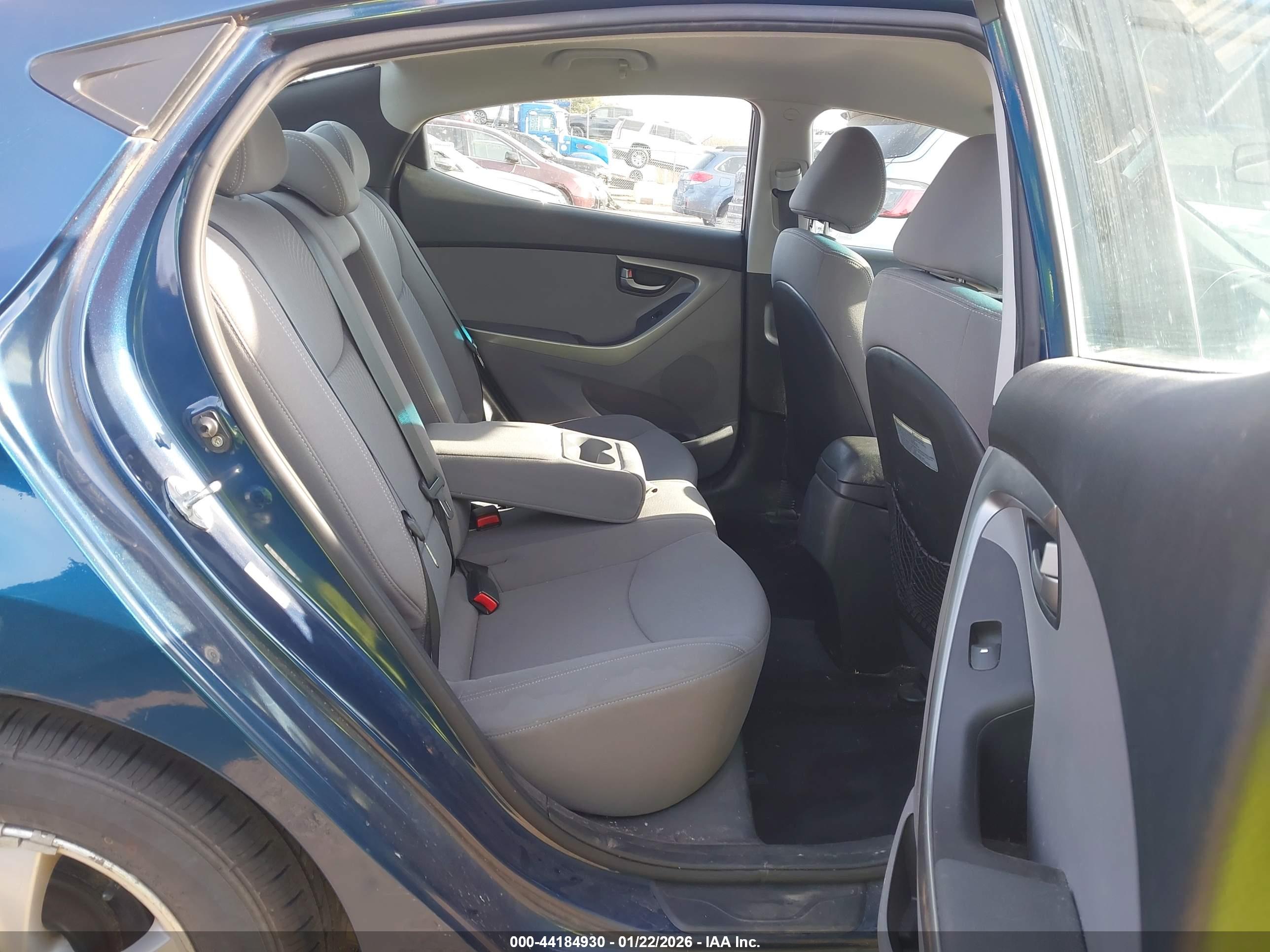 HYUNDAI ELANTRA image 8