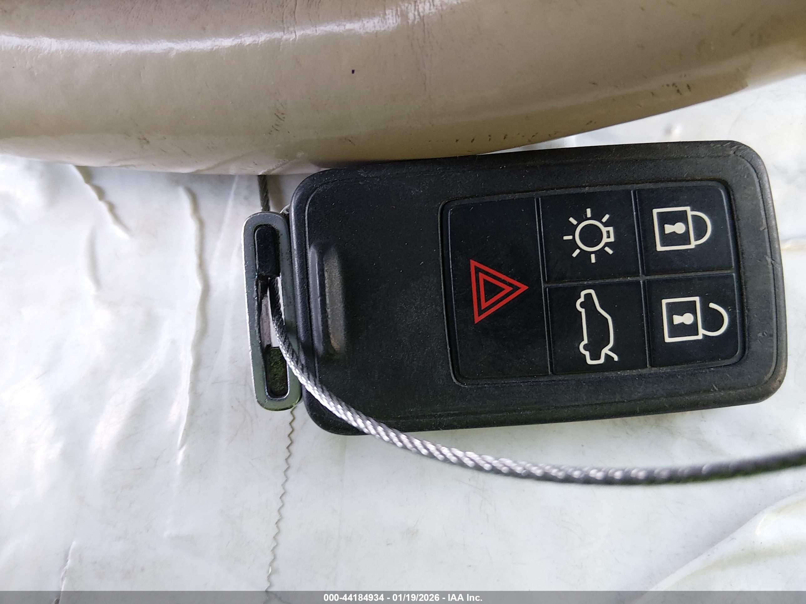 VOLVO V70 image 11
