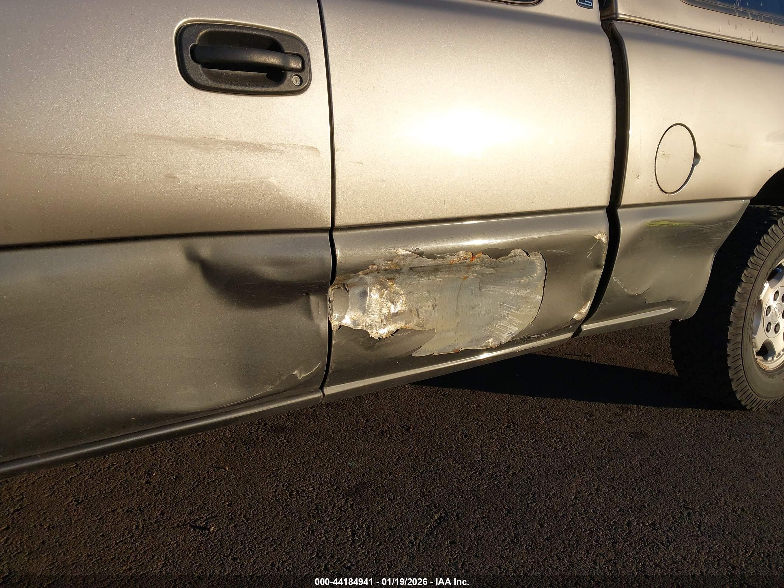 CHEVROLET SILVERADO image 6