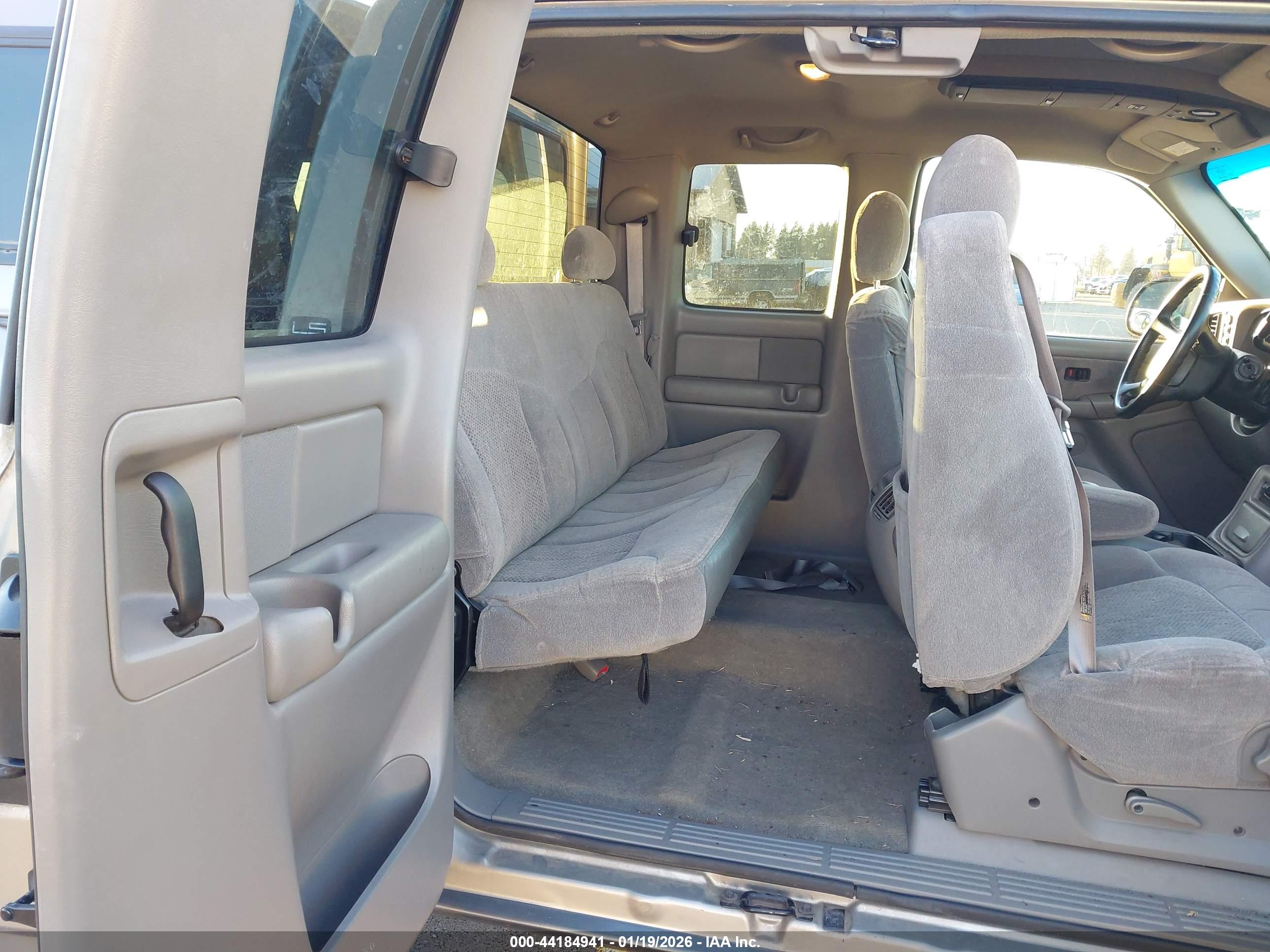 CHEVROLET SILVERADO image 8