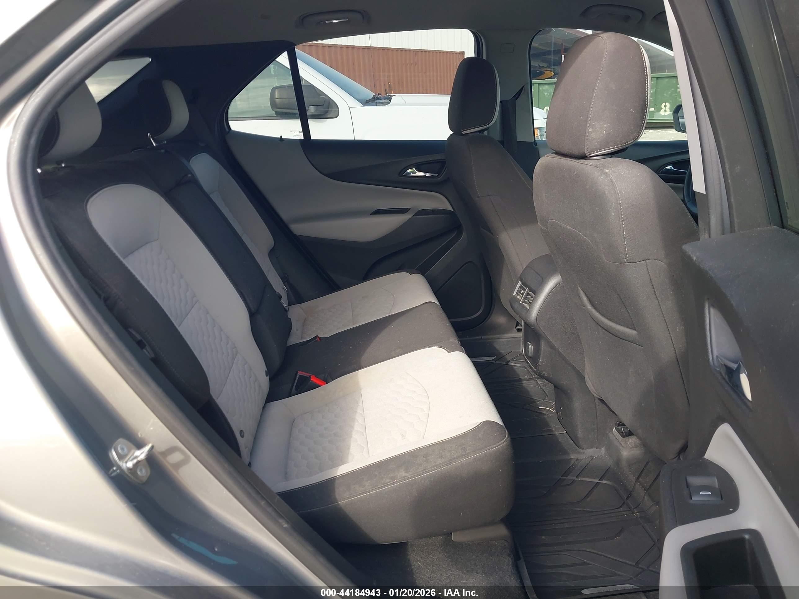 CHEVROLET EQUINOX image 8