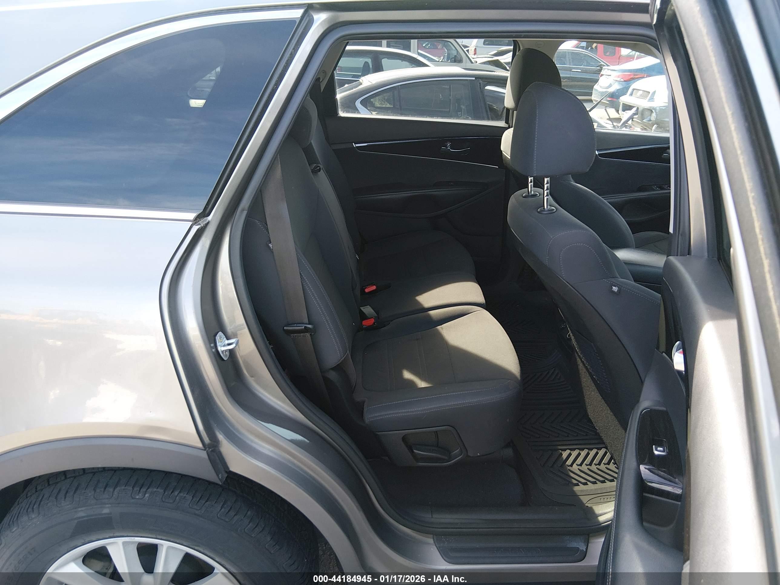 KIA SORENTO image 8