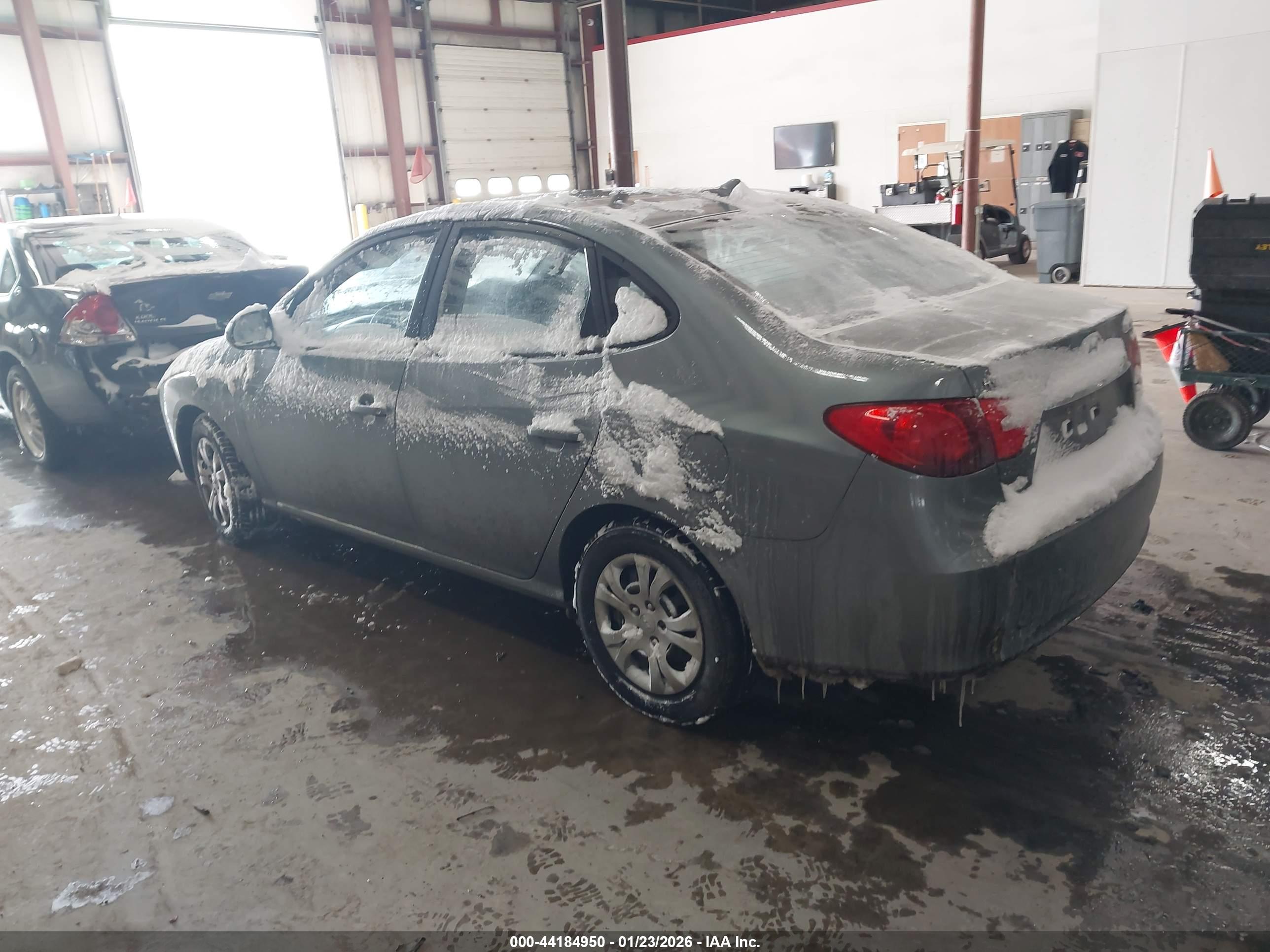 HYUNDAI ELANTRA image 3